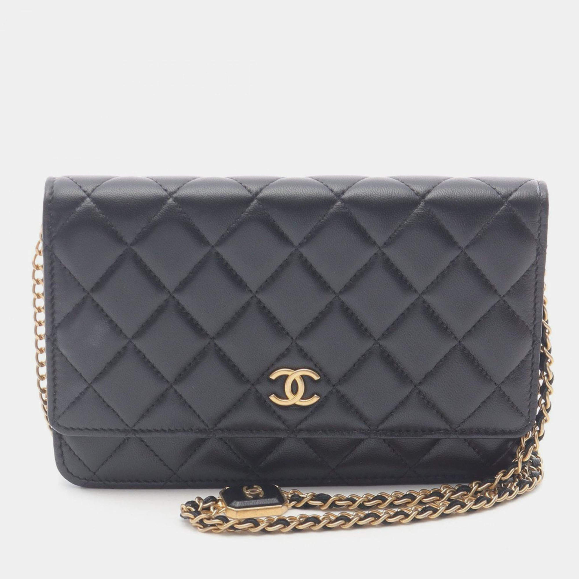 مملوكة مسبقًا Chanel Classic Black Leather Wallet On Chain