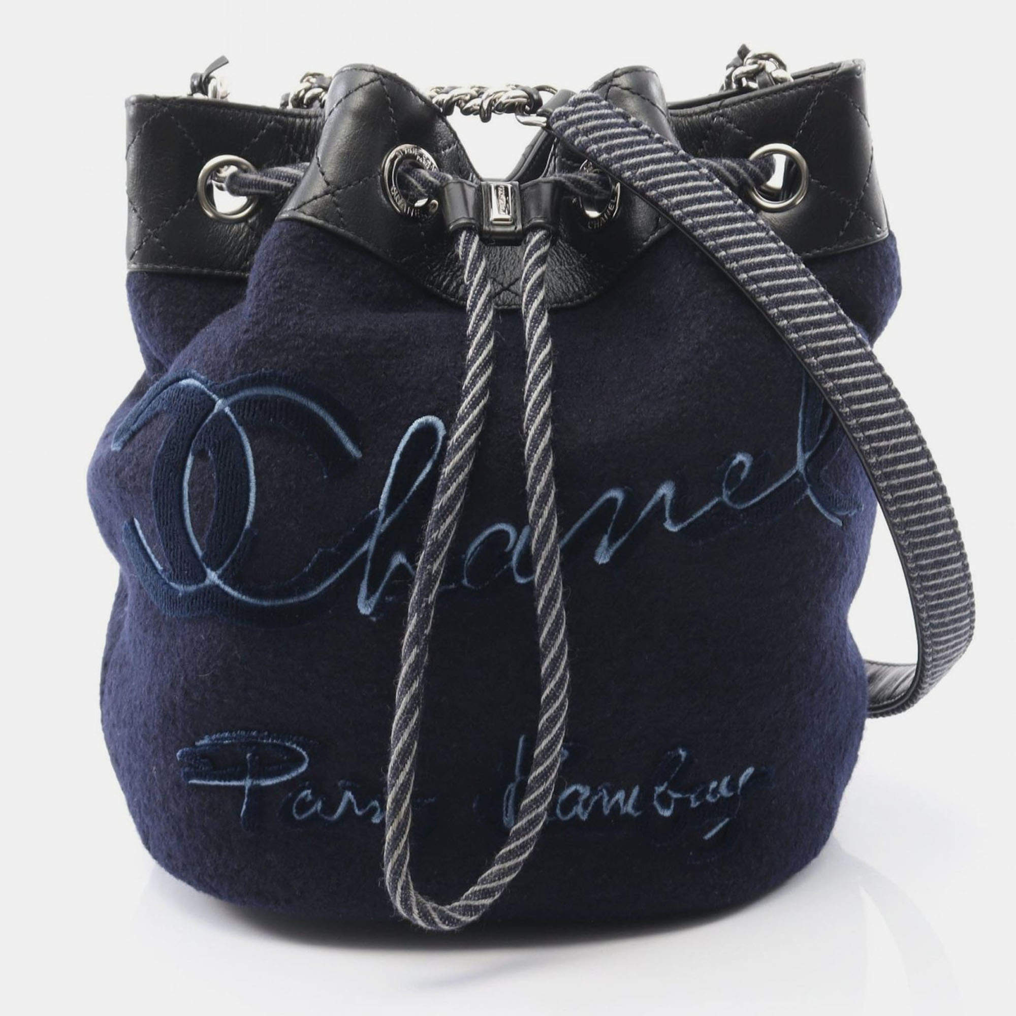 مملوكة مسبقًا Chanel Paris Hamburg Navy/Black Leather and Wool Shoulder Bag