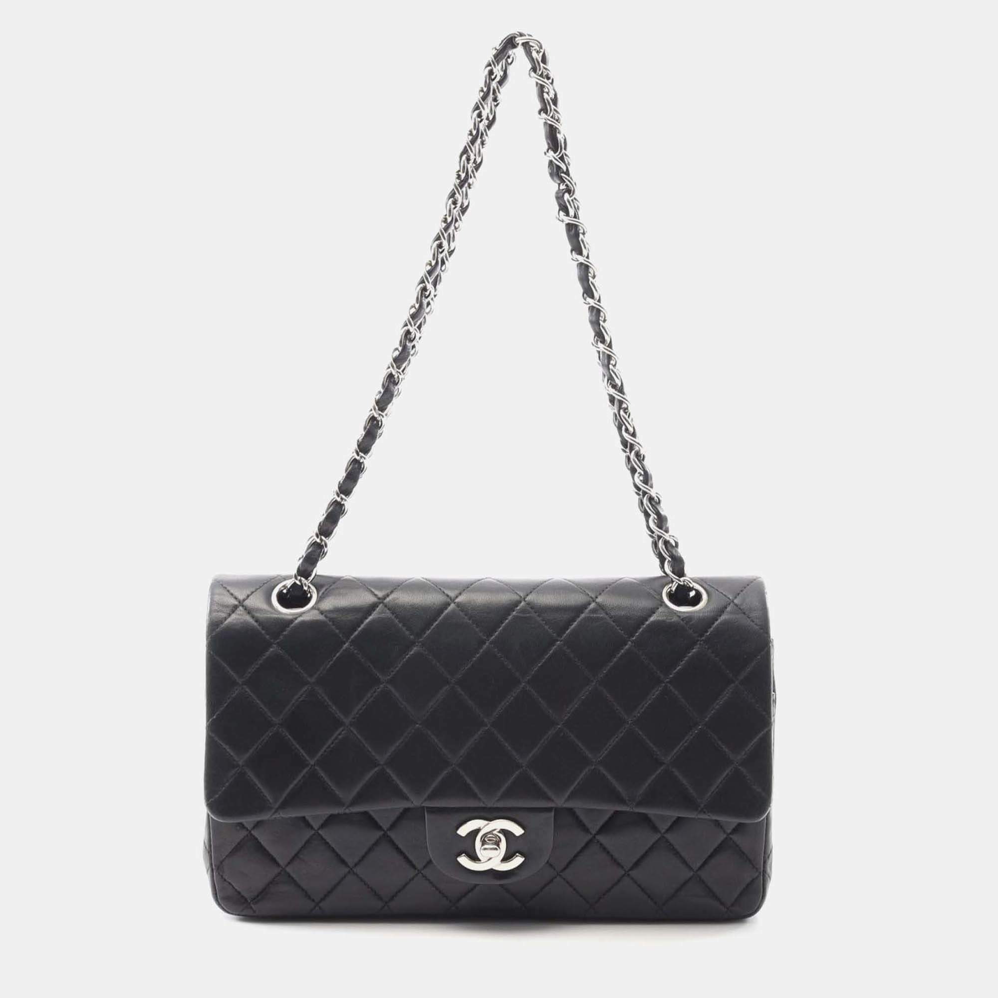Pre Owned Chanel Classic Double Flap Medium Leather Shoulder Bag