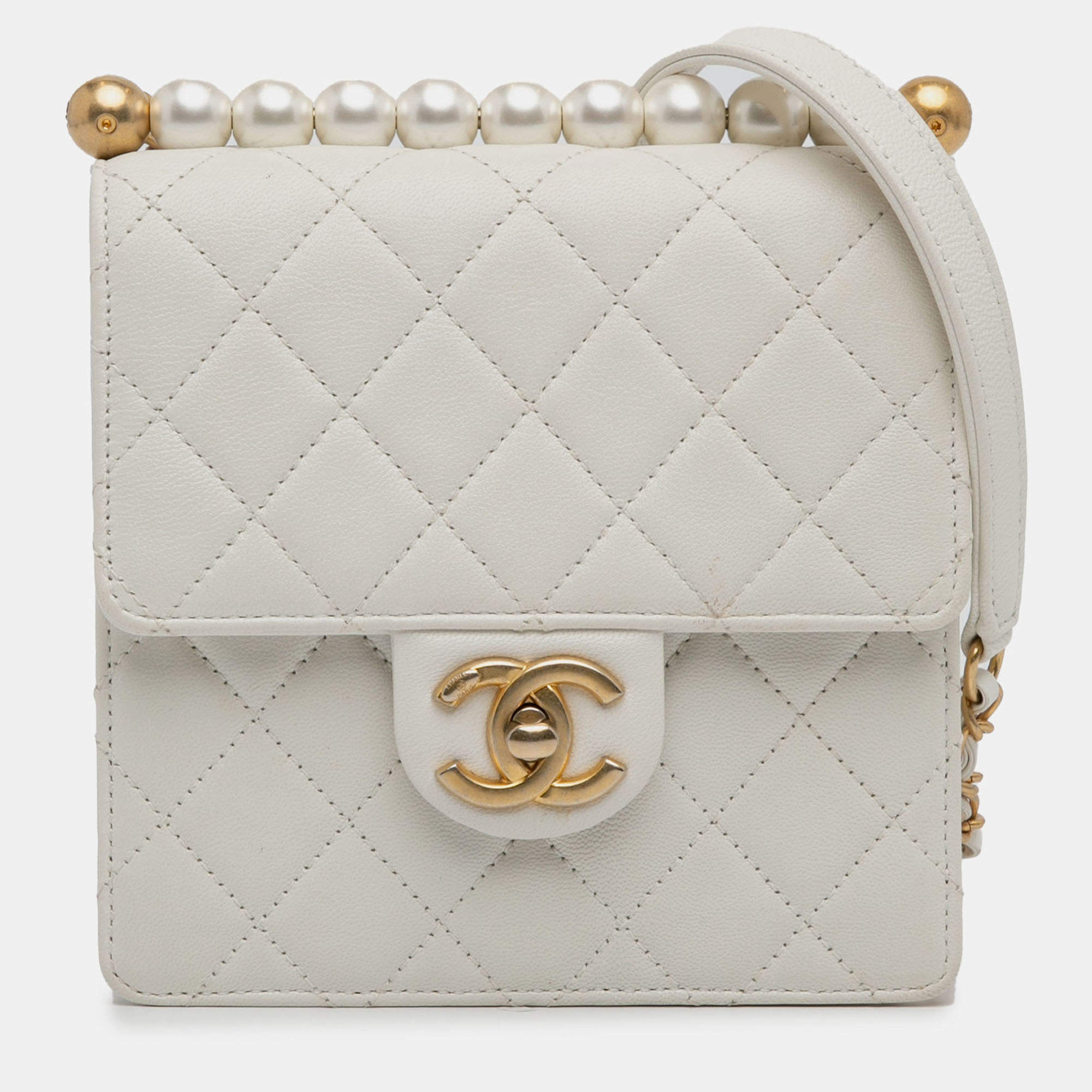 Pre Owned Chanel White Small Lambskin Chic Pearls Flap