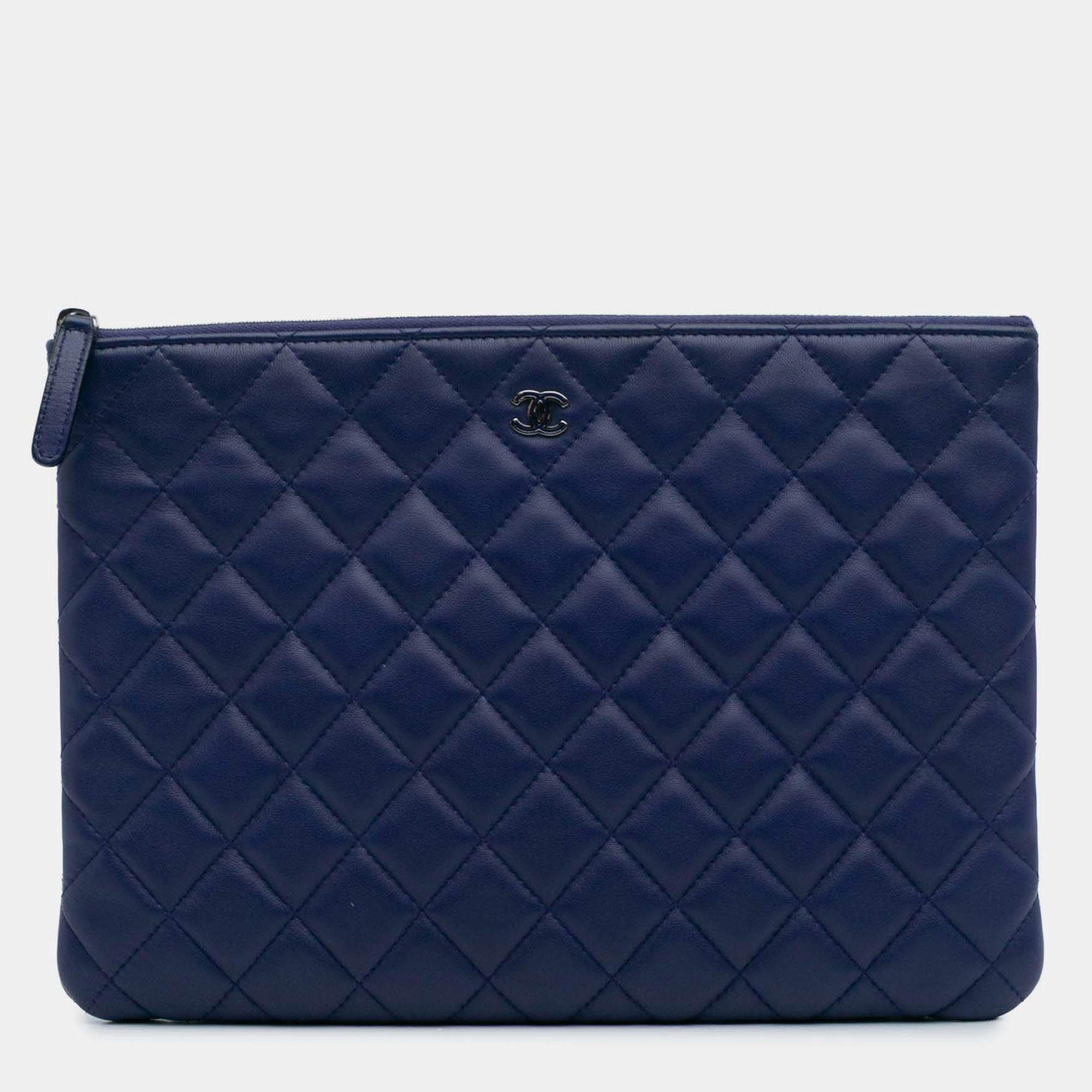 Pre Owned Chanel Blue Medium Quilted Lambskin O Case Clutch