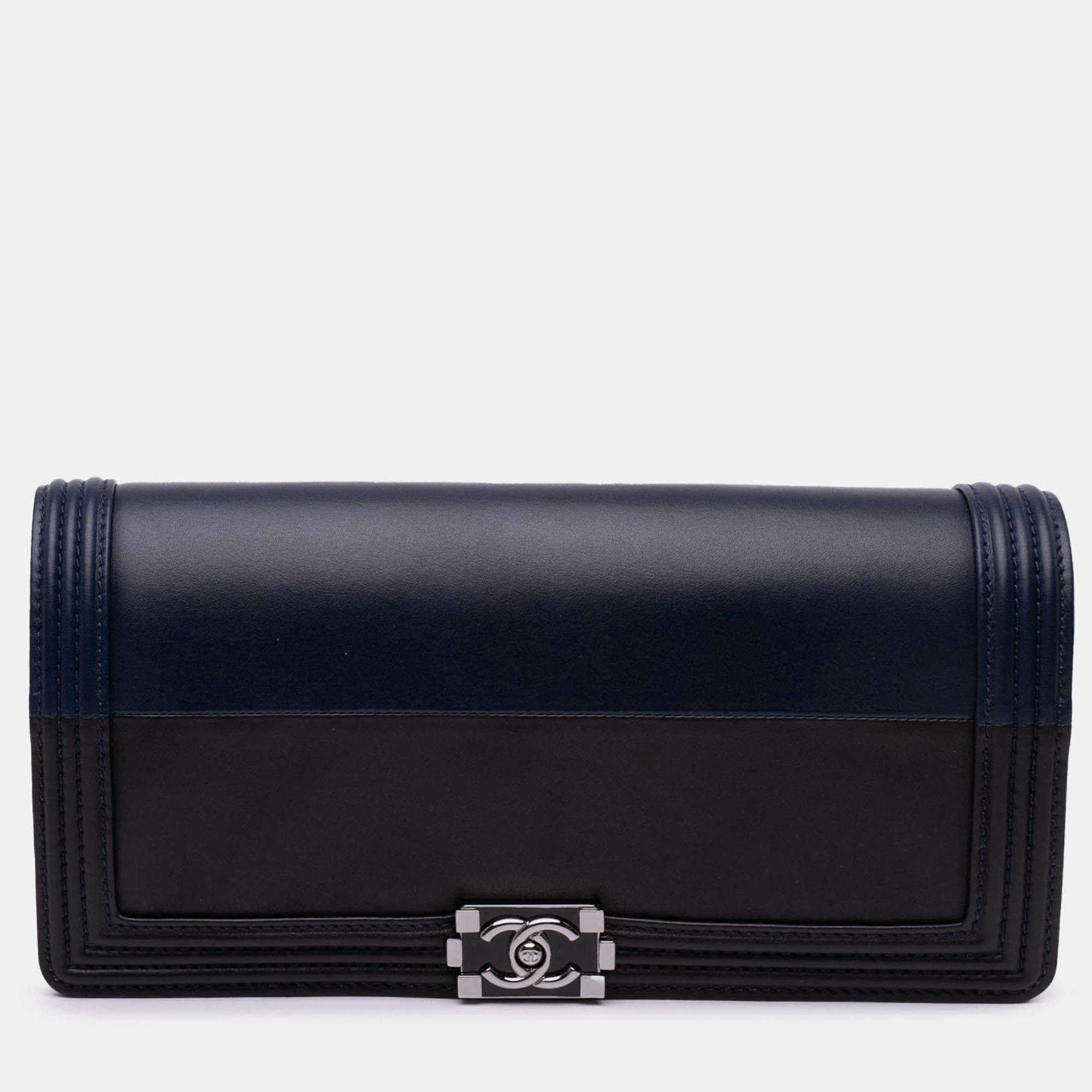 Pre Owned Chanel Black Navy Blue Bicolor Lambskin Boy Clutch