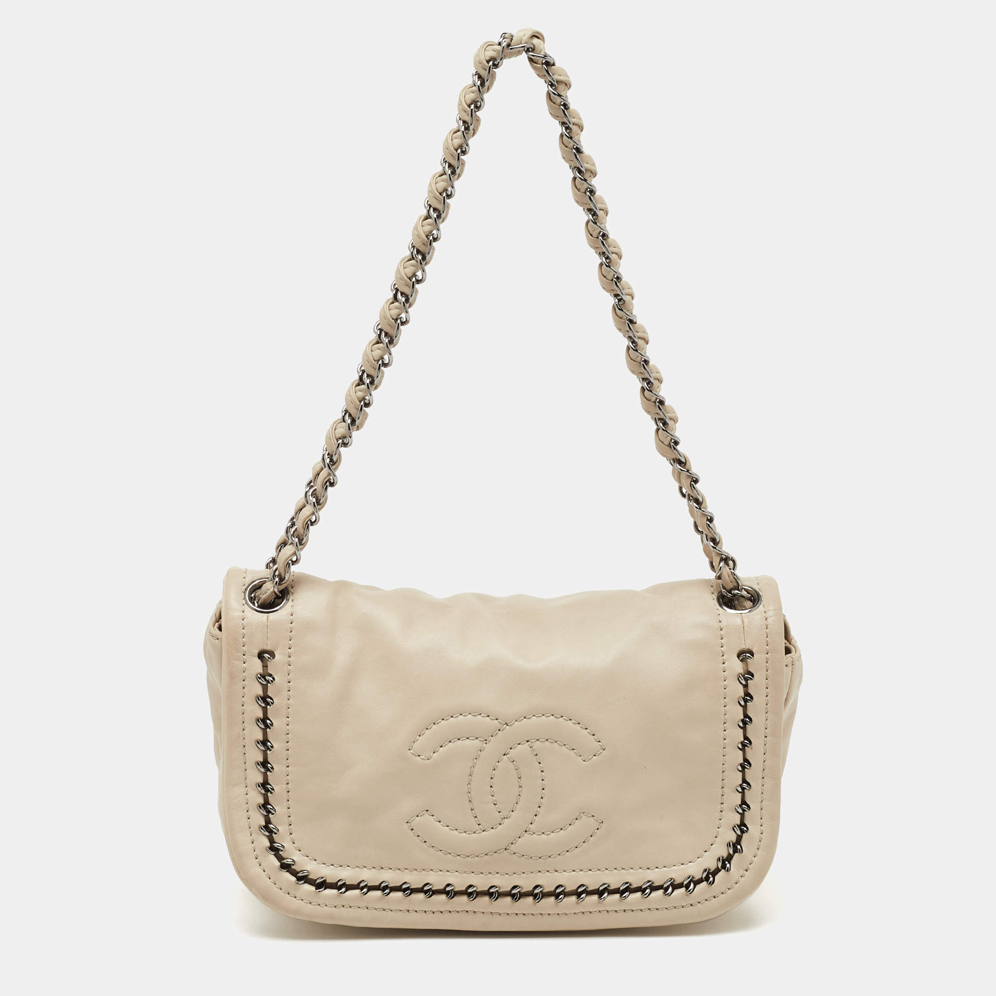 Pre Owned Chanel Cream Leather Luxe Ligne CC Accordion Flap Bag