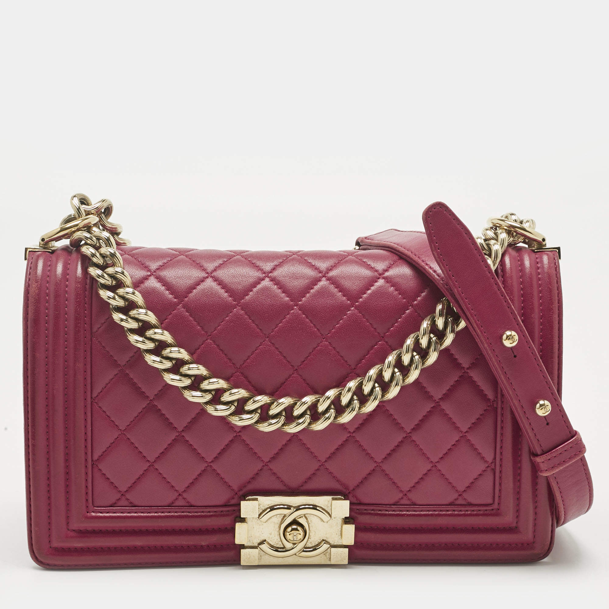 مملوكة مسبقًا Chanel Pink Quilted Leather Medium Boy Flap Bag