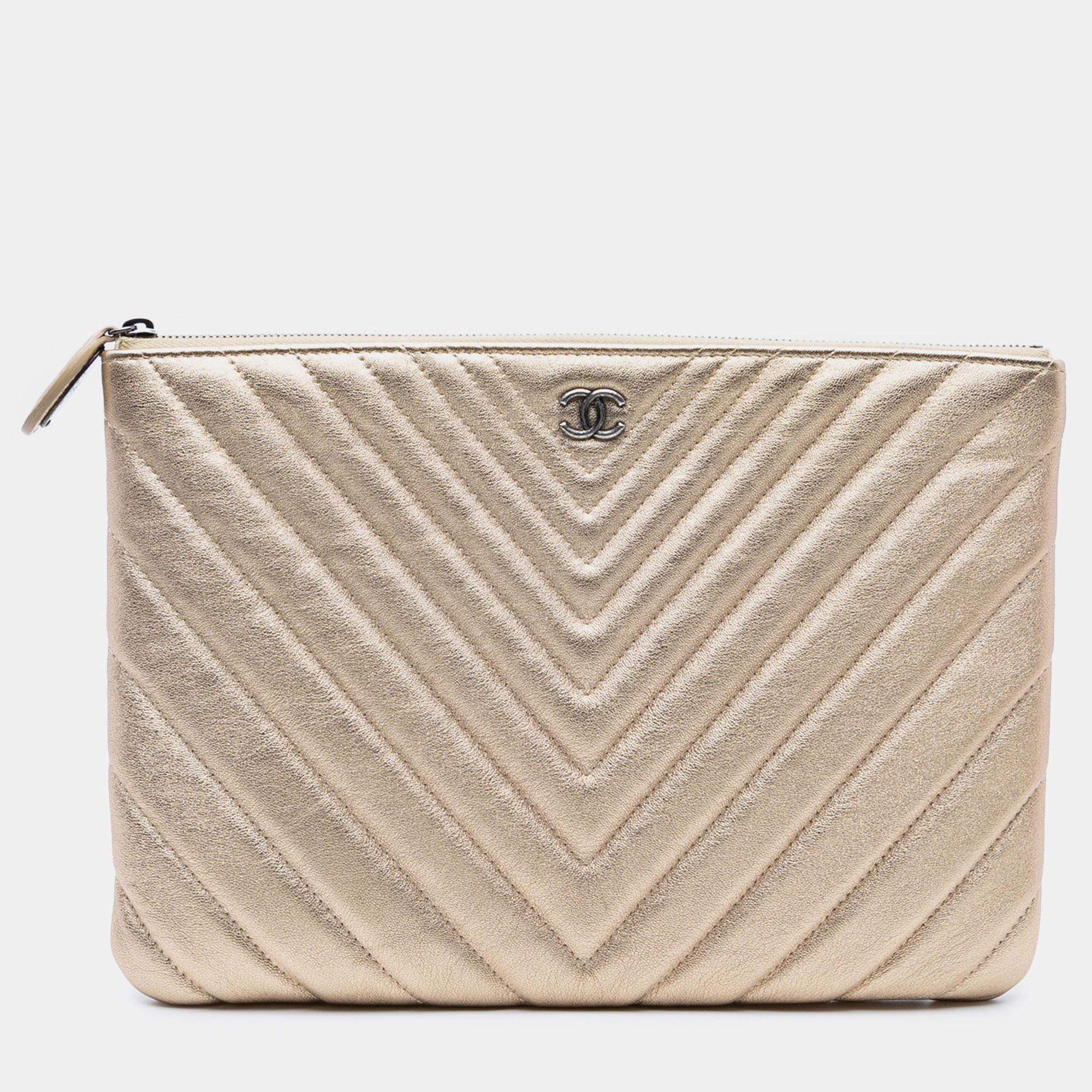 Pre Owned Chanel Gold Medium Chevron Metallic Calfskin O Case Clutch