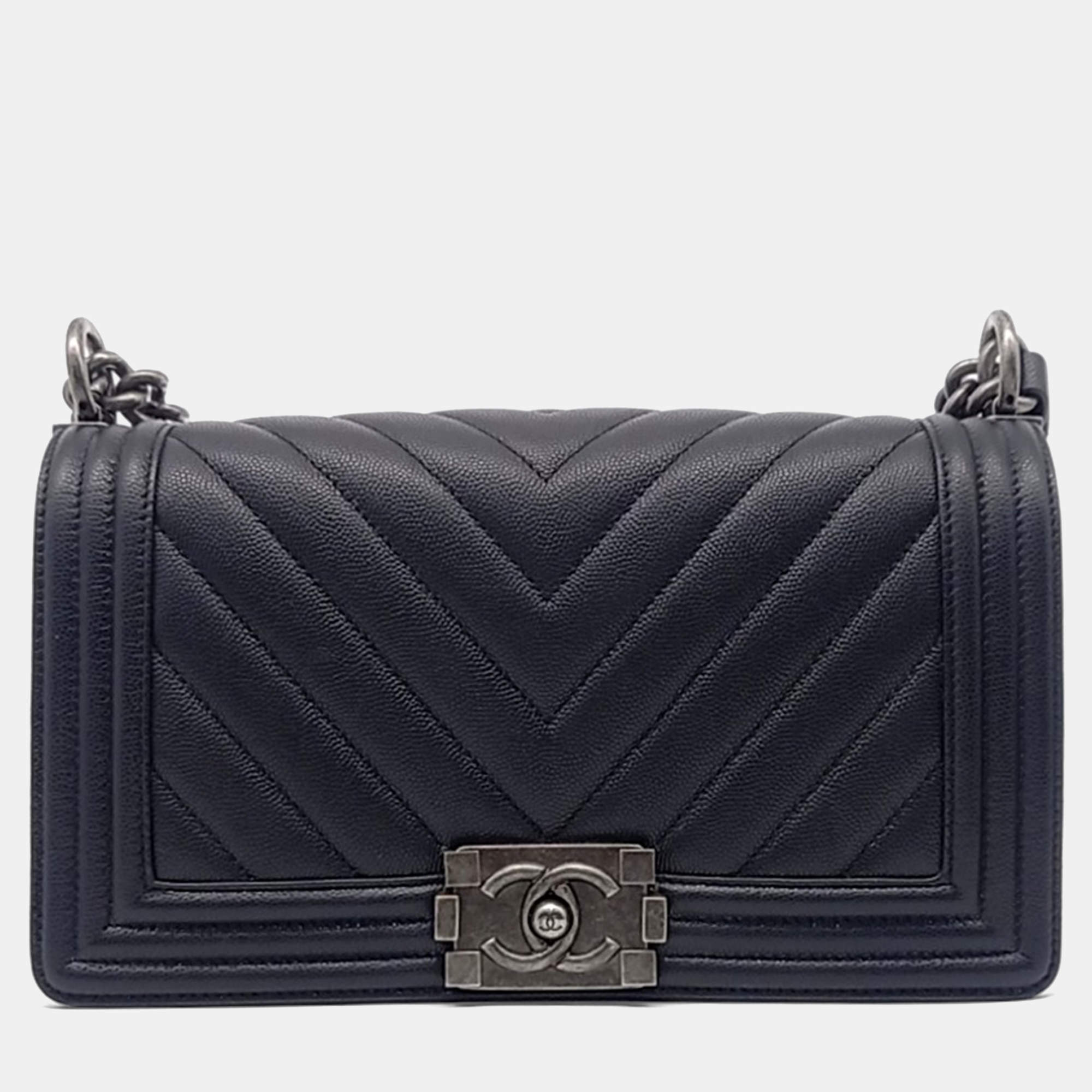 Pre Owned Chanel Black Leather Caviar Chevron Boy Bag Medium