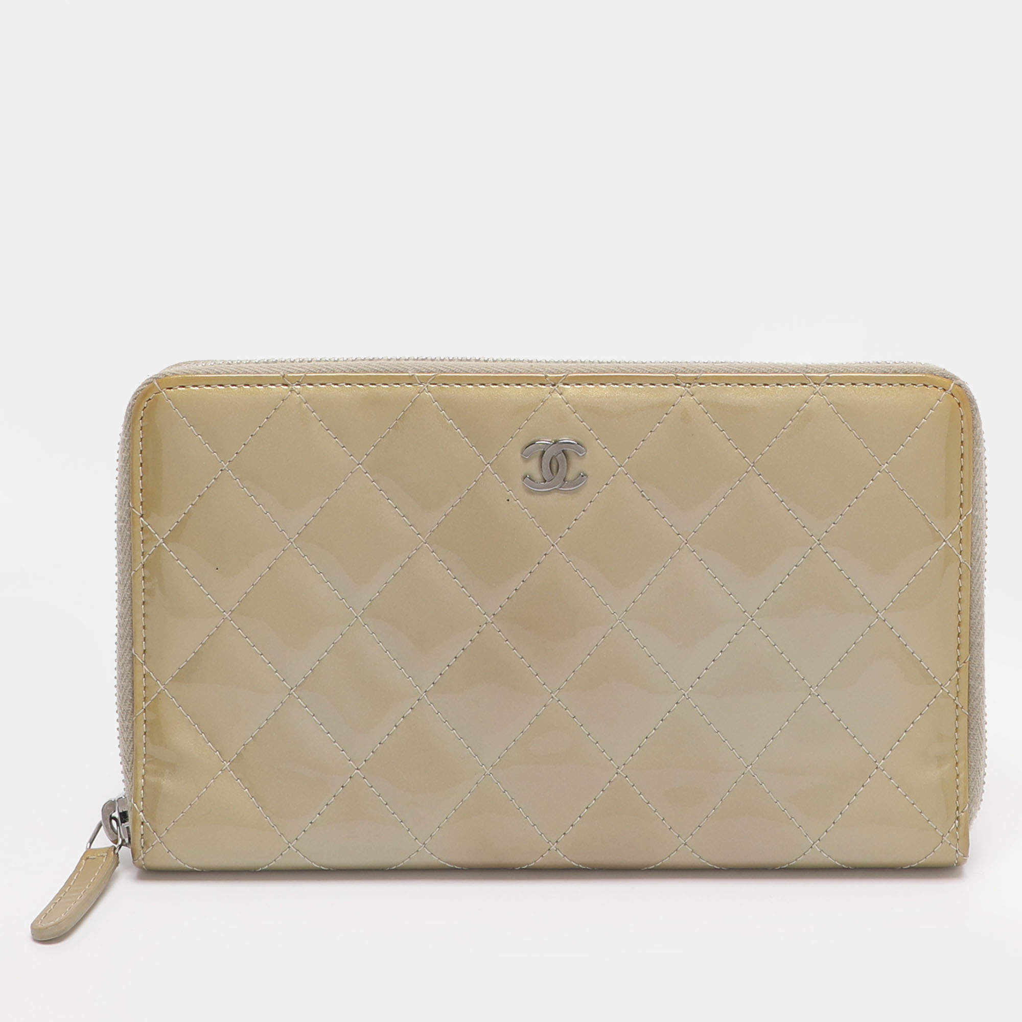 Pre Owned Chanel Olive Quilted Patent Leather CC Zip Around Organizer Wallet