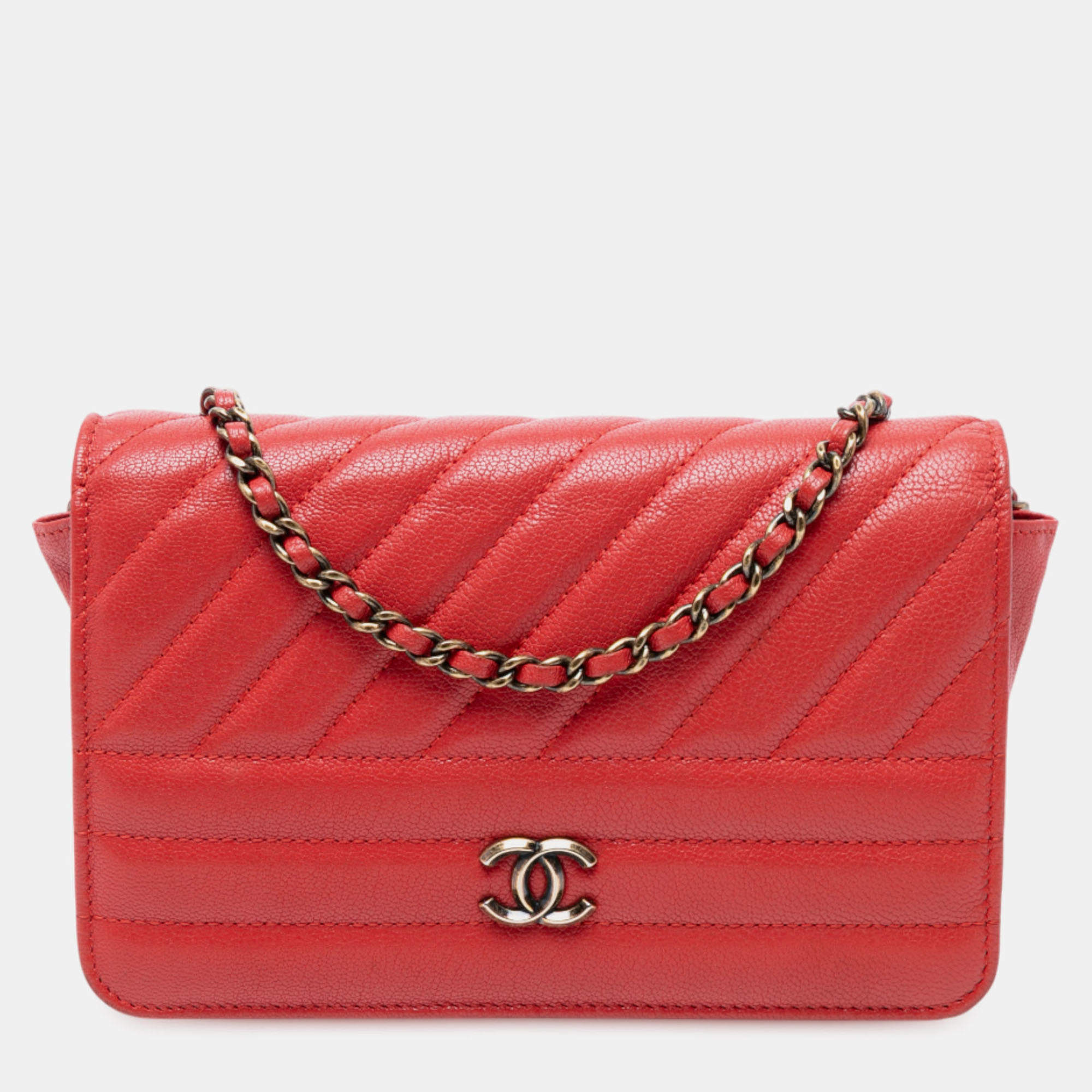 Pre Owned Chanel Red Quilted Goatskin Diagonal Wallet On Chain