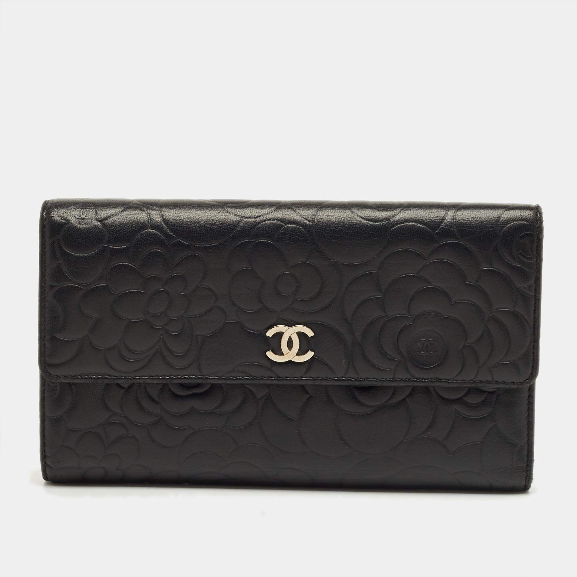 Pre Owned Chanel Black Leather CC Camellia Embossed Trifold Wallet