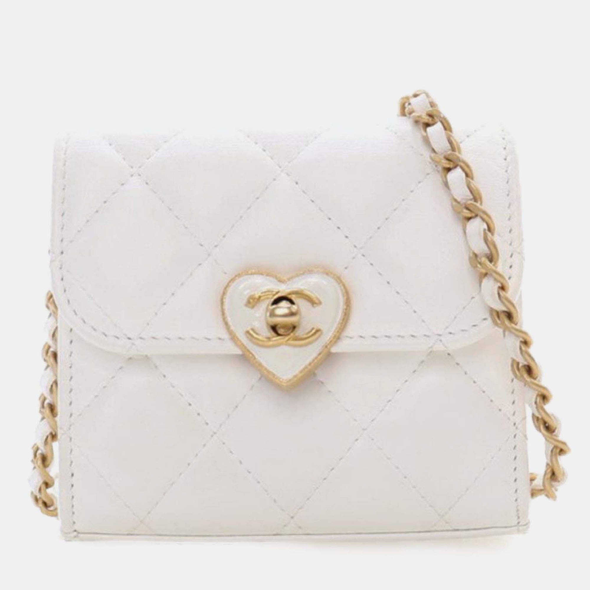 Pre Owned Chanel White Mini Quilted Lambskin CC Enamel Heart Clutch With Chain