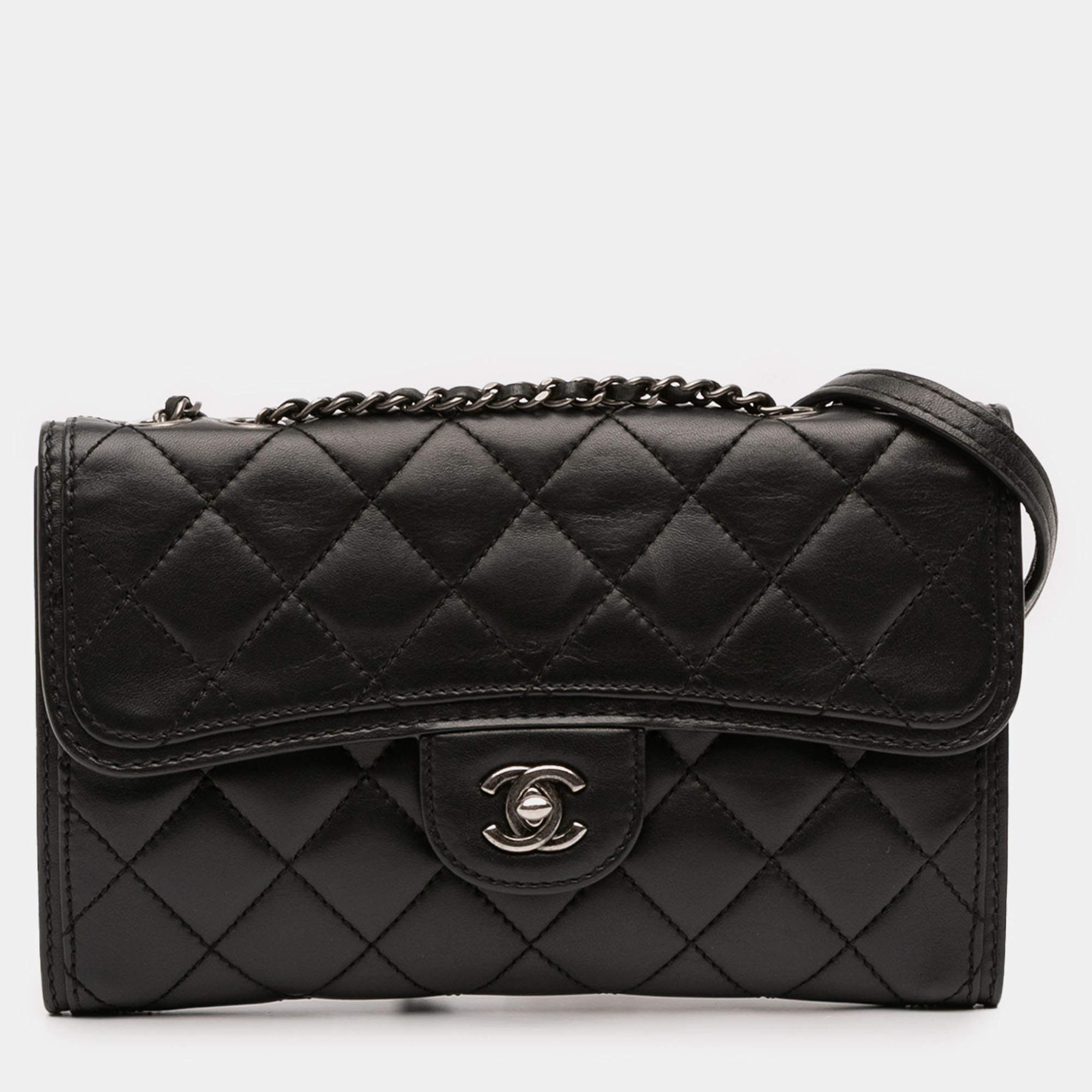 Pre Owned Chanel Black Small Quilted Lambskin Citizen Zip Flap