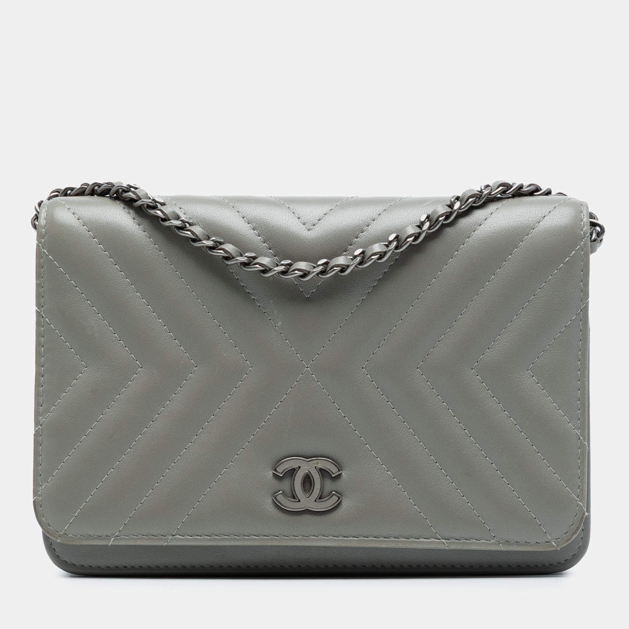 Pre Owned Chanel Grey Diagonal Chevron Calfskin Tassel Wallet On Chain