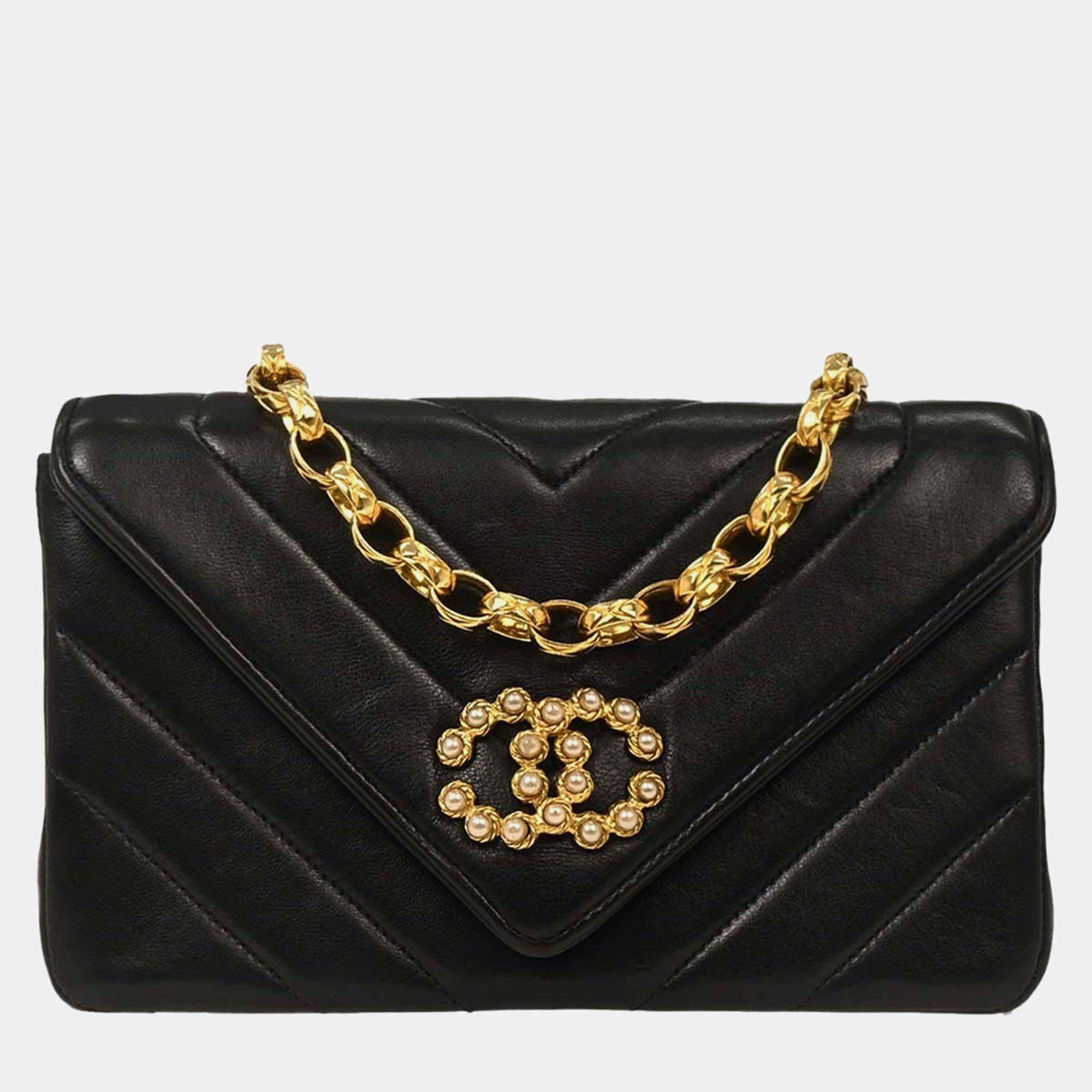 Pre Owned Chanel Black Lambskin Chevron Shoulder Bag