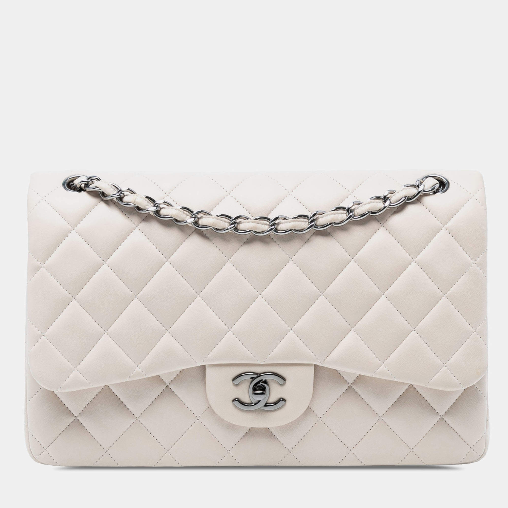 Pre Owned Chanel White Jumbo Classic Lambskin Double Flap