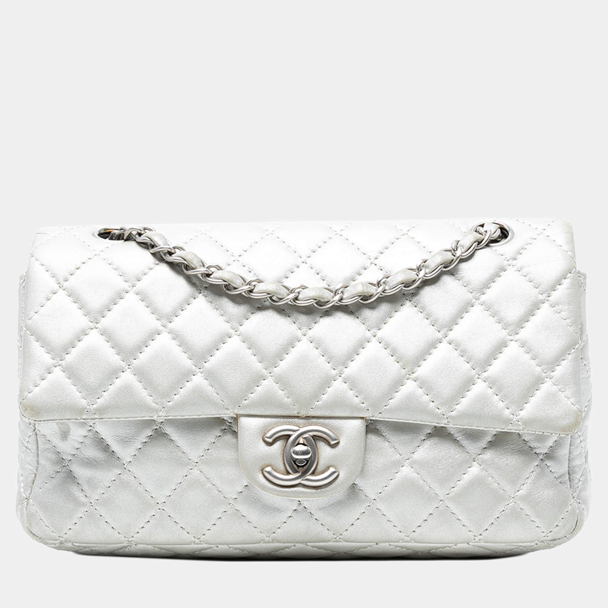 Pre Owned Chanel Silver Medium Classic Lambskin Double Flap