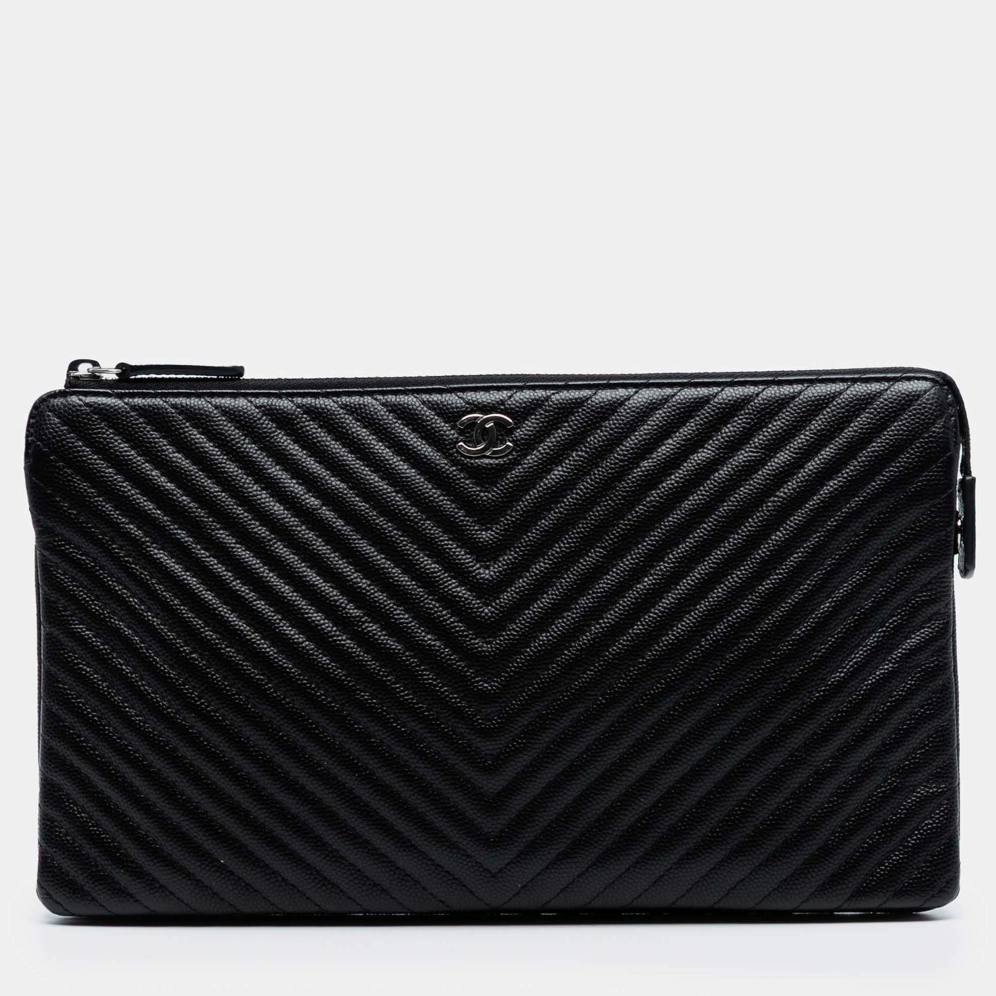 Pre Owned Chanel Black CC Chevron Caviar Zip Clutch