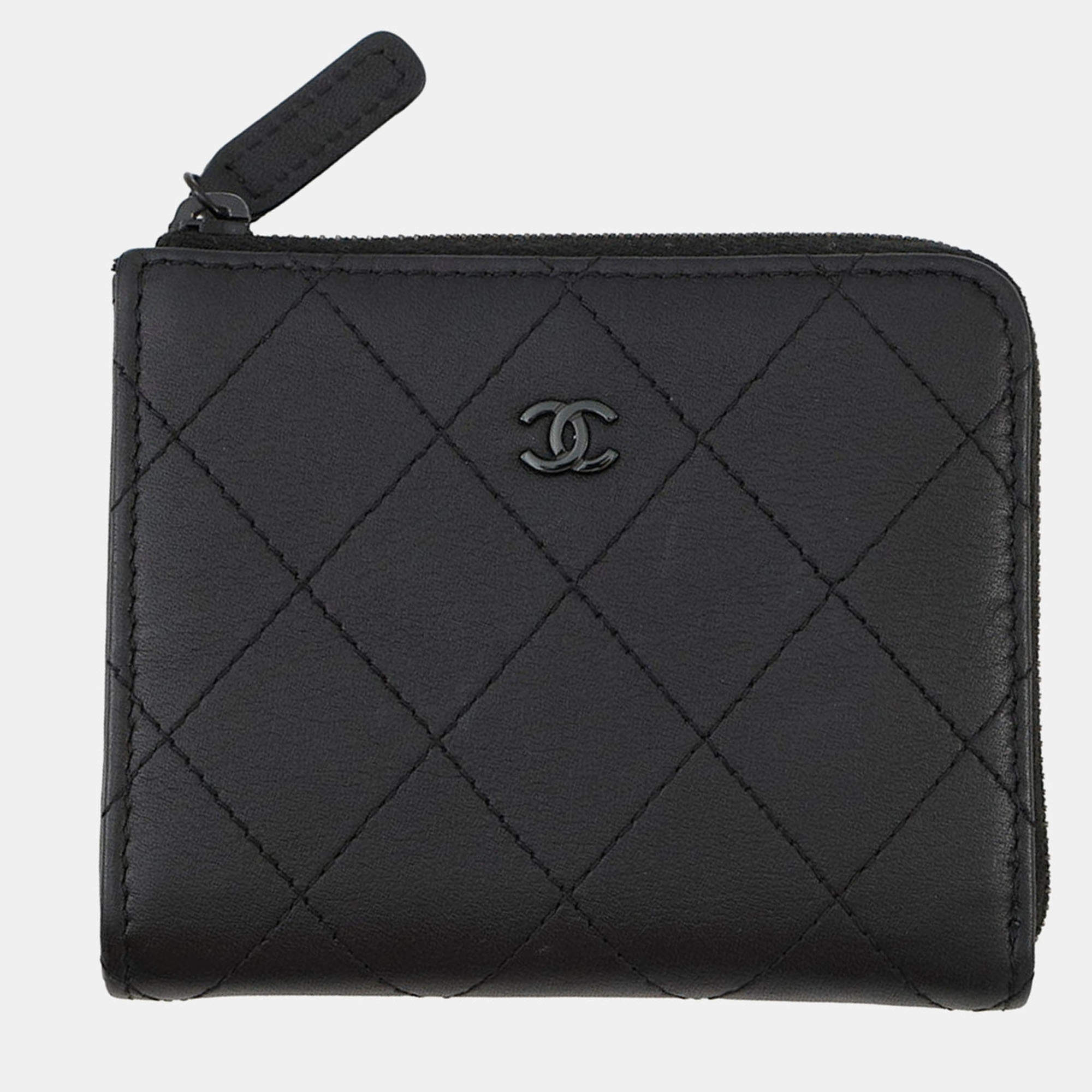 Pre Owned Chanel Matelasse Compact Wallet Black Calf Leather
