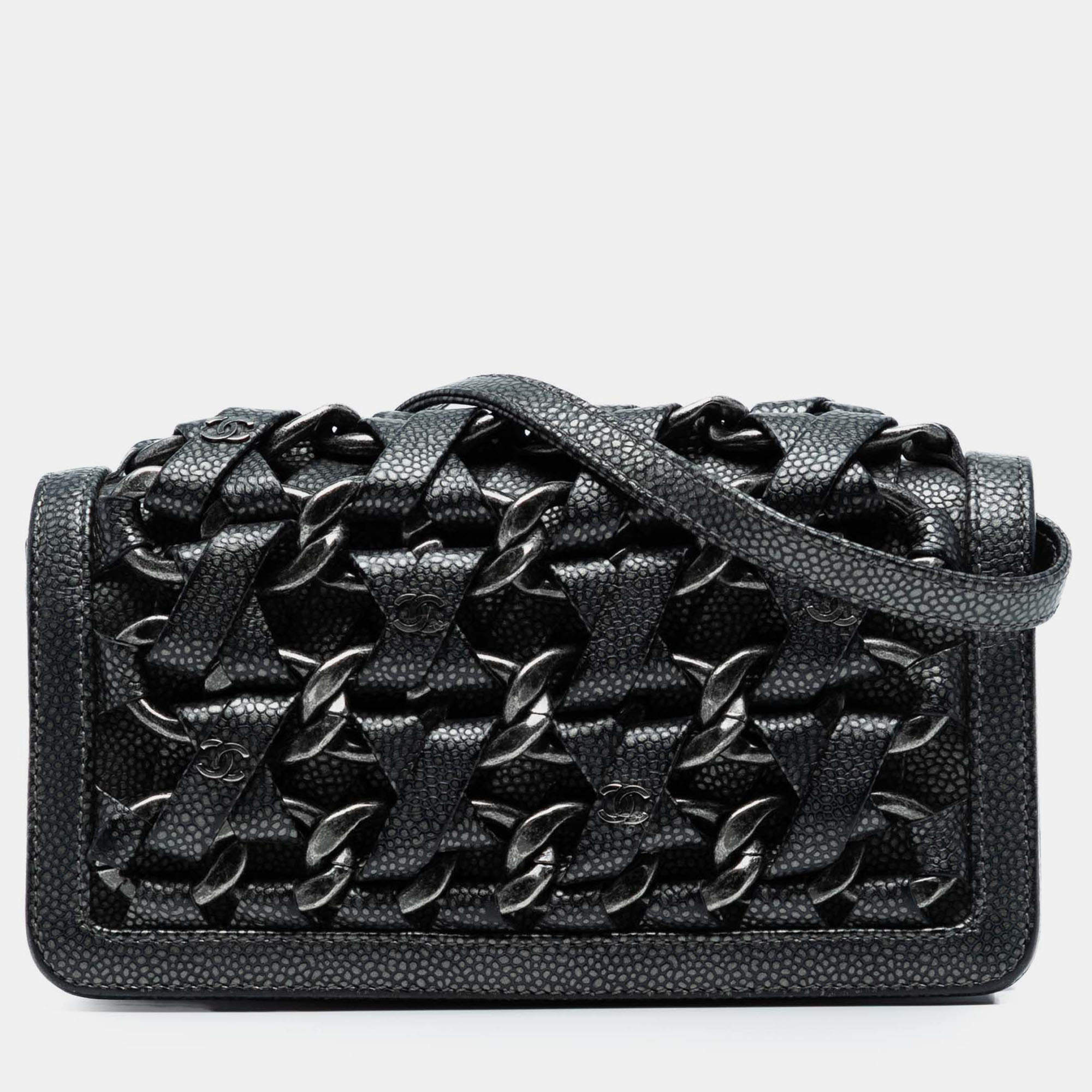 مملوكة مسبقًا Chanel Black CC Metallic Caviar Interlaced Chain Clutch on Strap