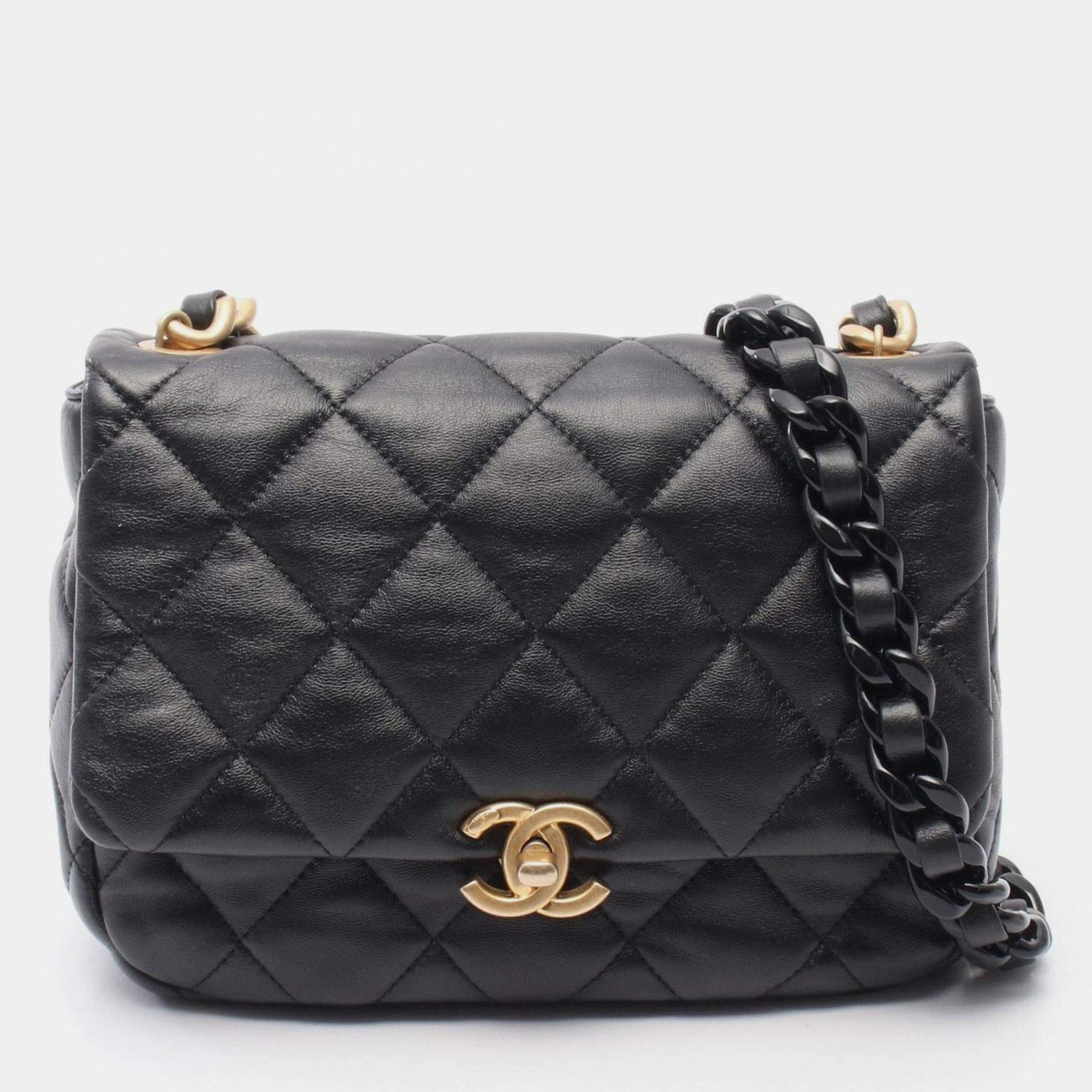 مملوكة مسبقًا Chanel Matelasse Black Leather Shoulder Bag