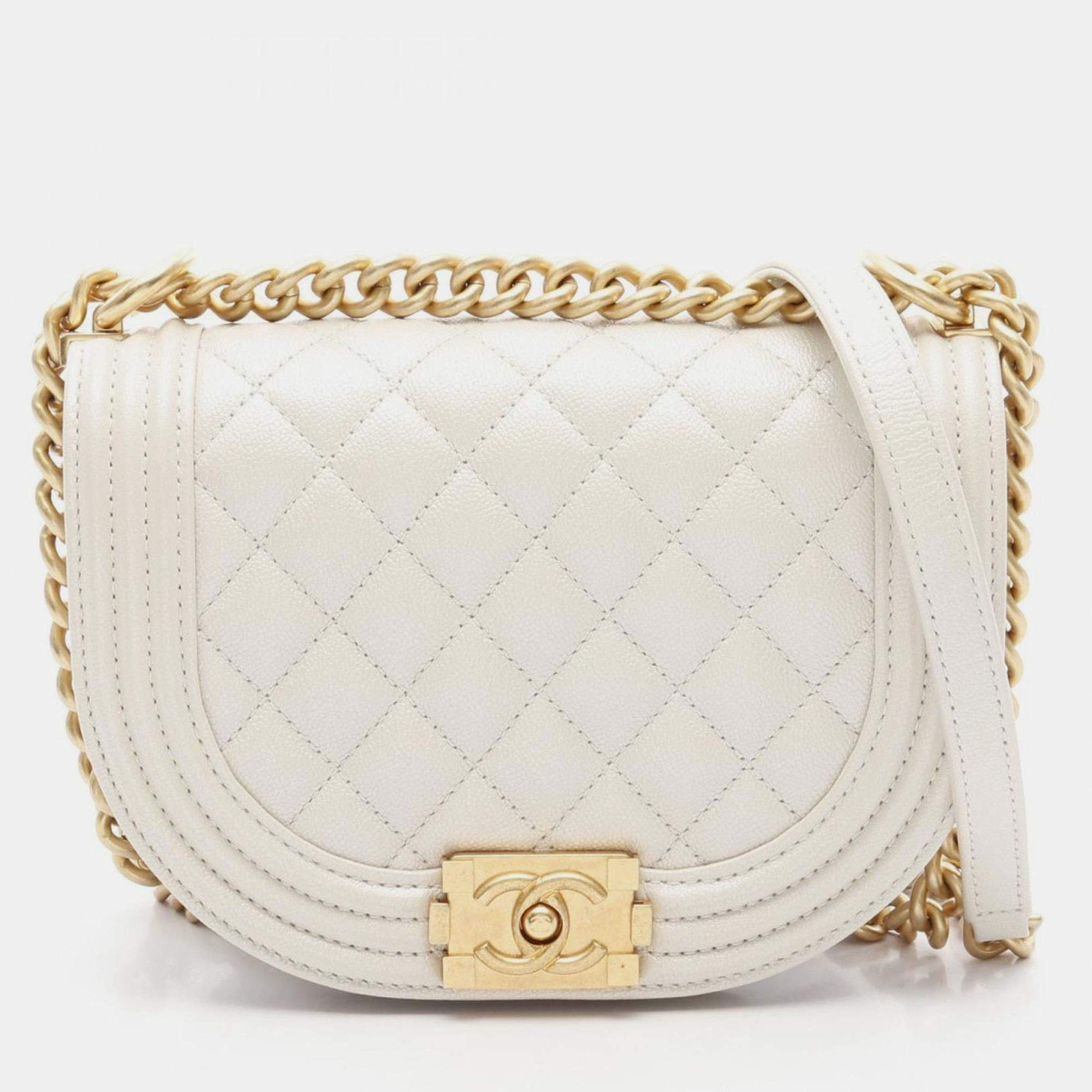 مملوكة مسبقًا Chanel Boy Chanel Small Shoulder Bag Leather Grained Calfskin White