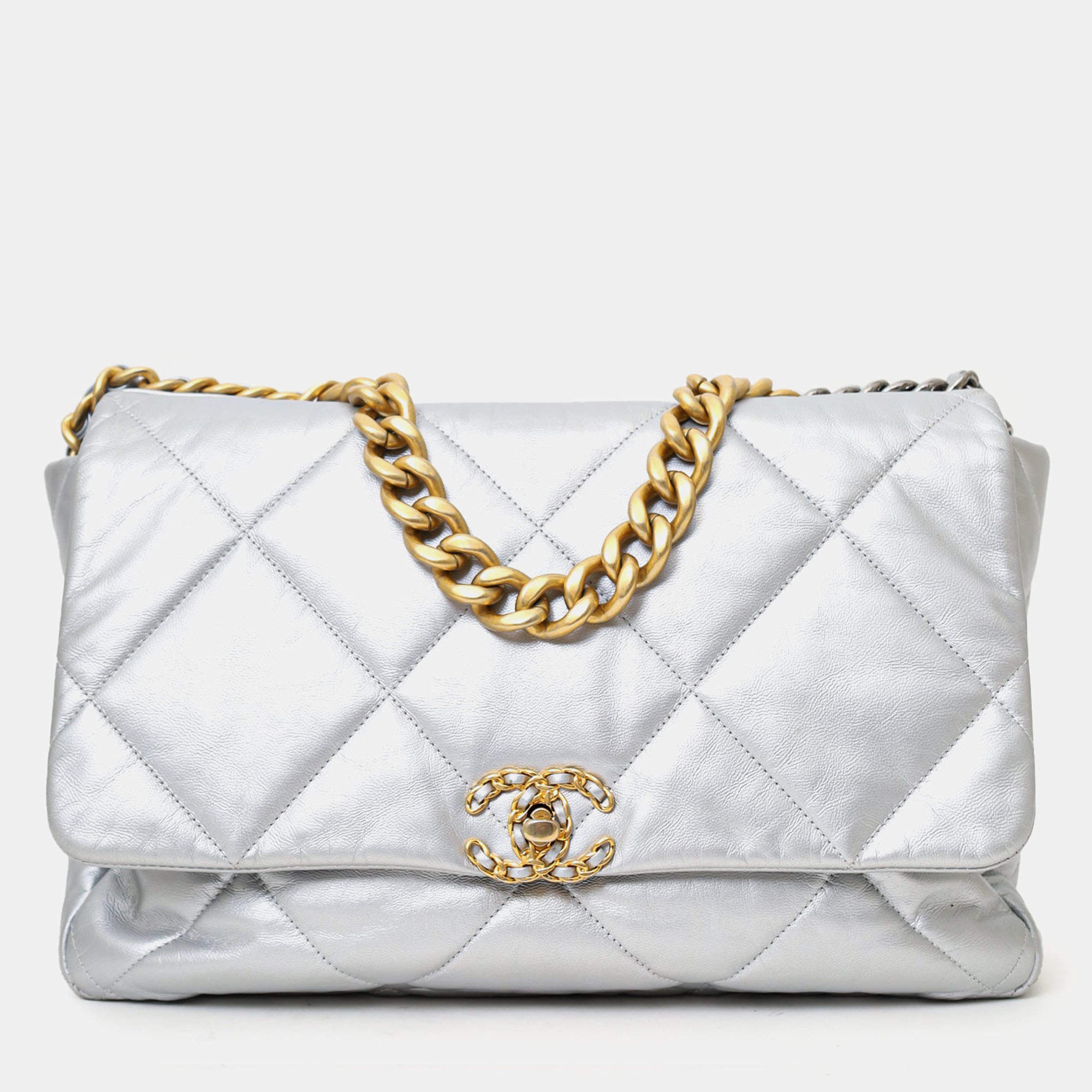 Pre Owned حقيبة شانيل جلد فضي ماكسي 19 فلاب