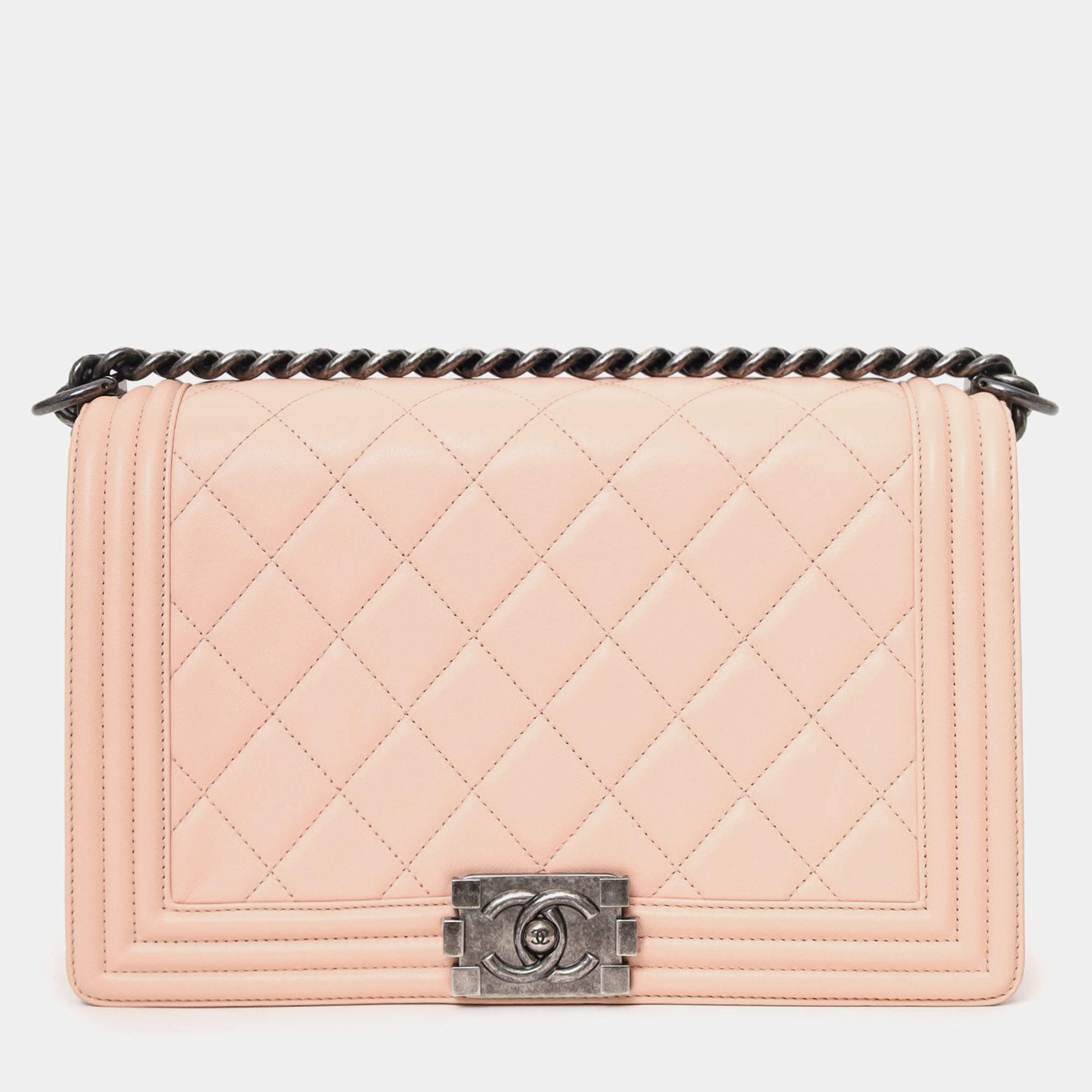 مملوكة مسبقًا حقيبة شانيل بوي كبيرة جلد خروف وردي فاتح 2014