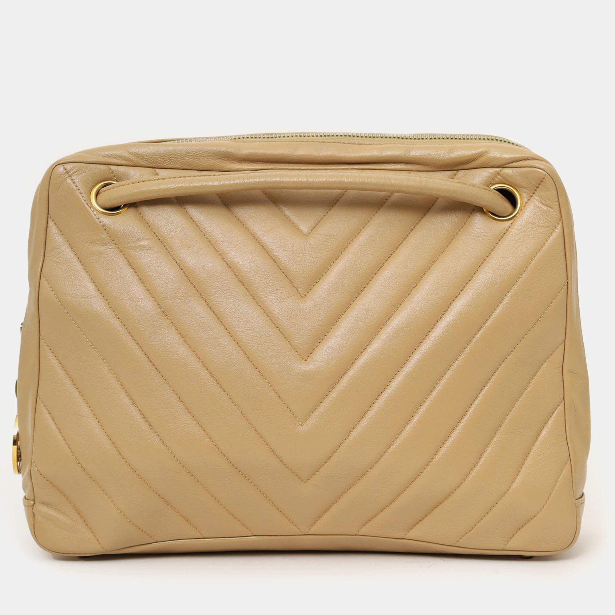 Pre Owned حقيبة كتف شانيل شيفرون جلد خروف بيج 1989-91