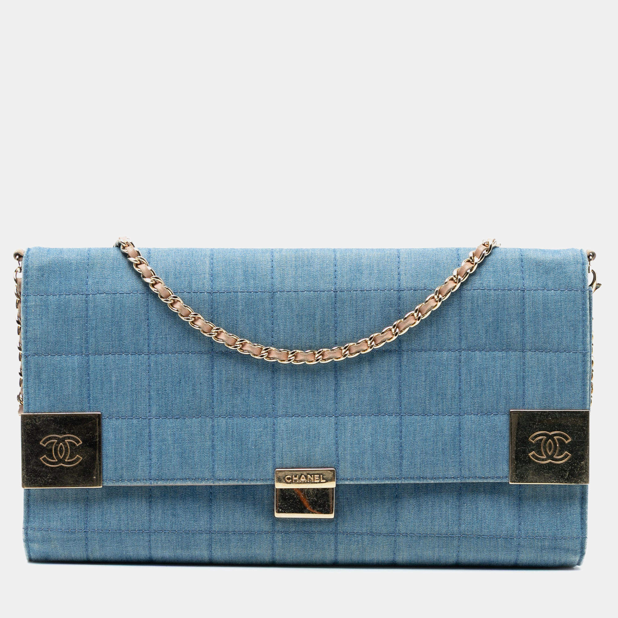 مملوكة مسبقًا Chanel Blue CC Chocolate Bar Denim Flap
