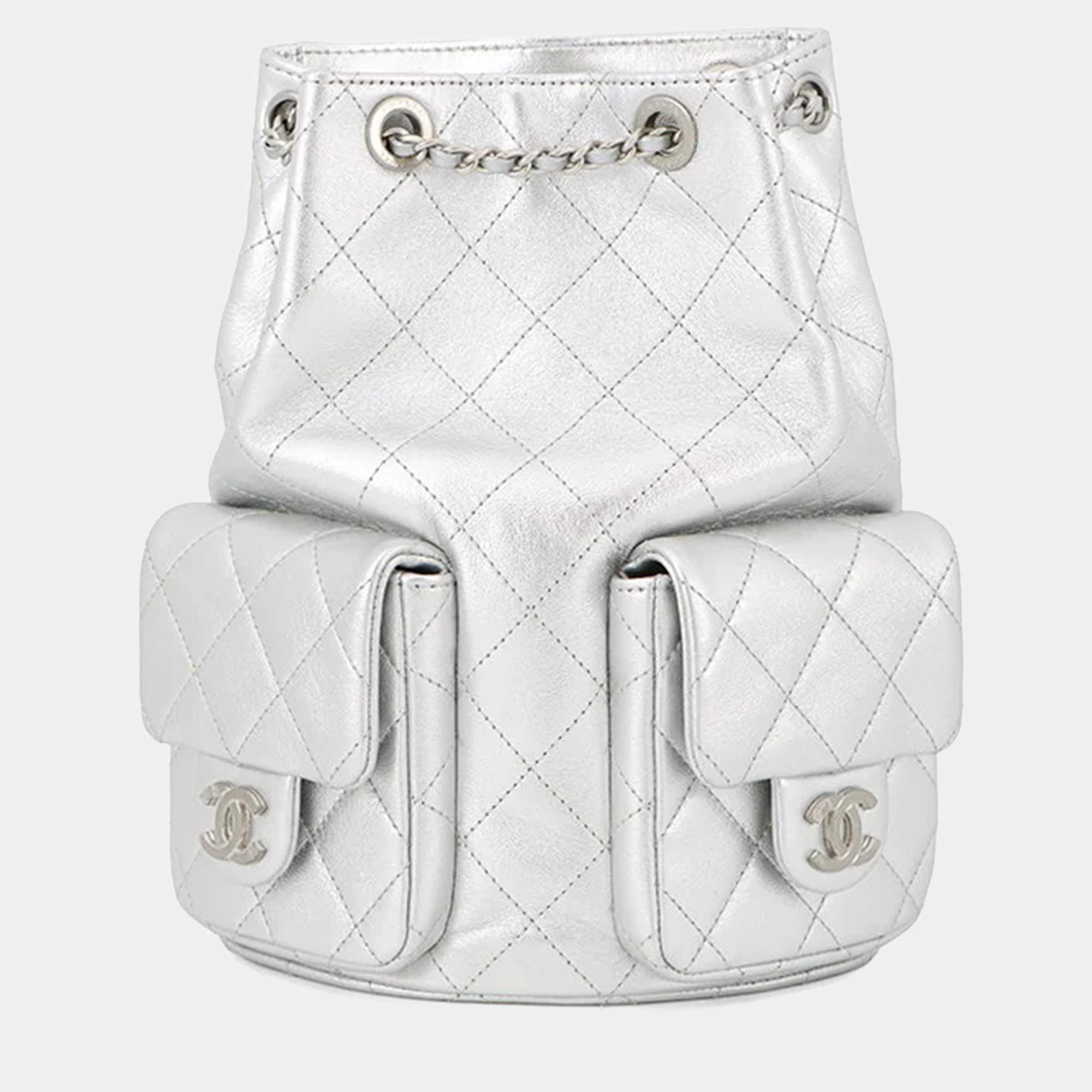 Pre Owned حقيبة ظهر شانيل لامبسكين معدني فضي