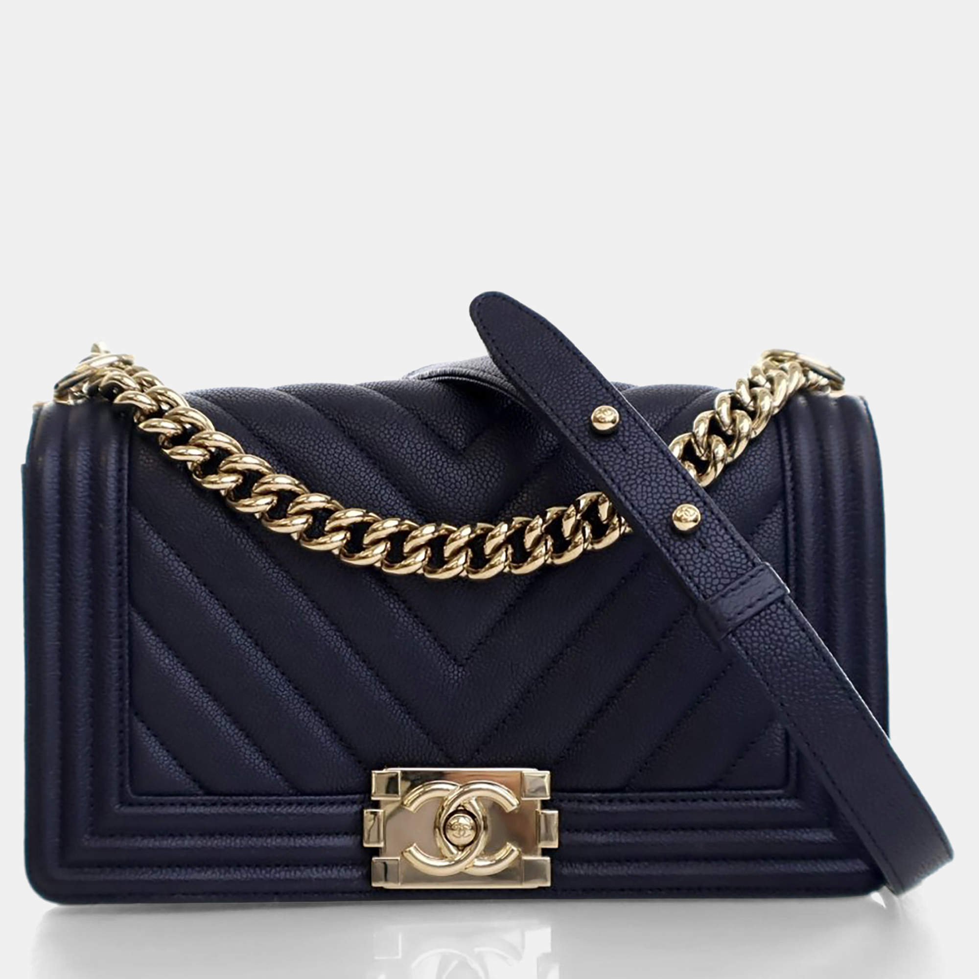مملوكة مسبقًا Chanel Medium Navy Caviar Chevron Boy Bag