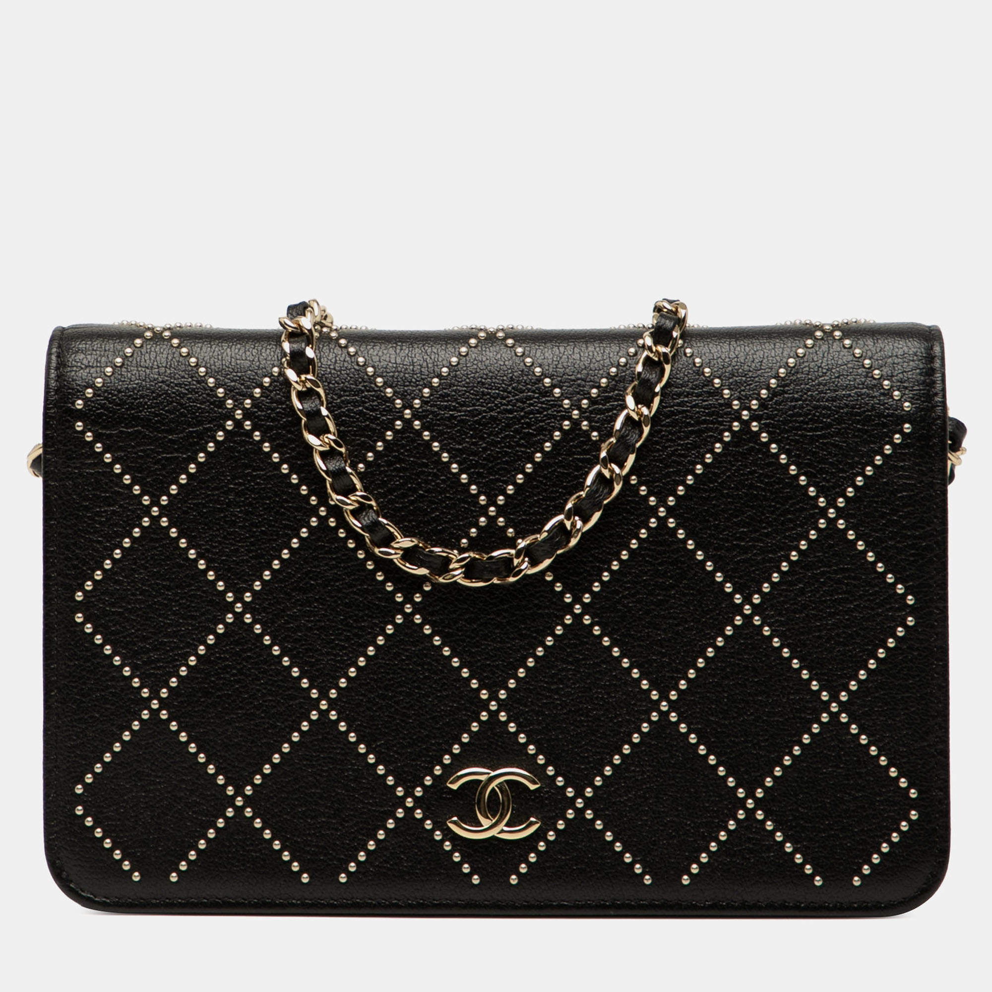 مملوكة مسبقًا Chanel Black CC Studded Goatskin Wallet On Chain