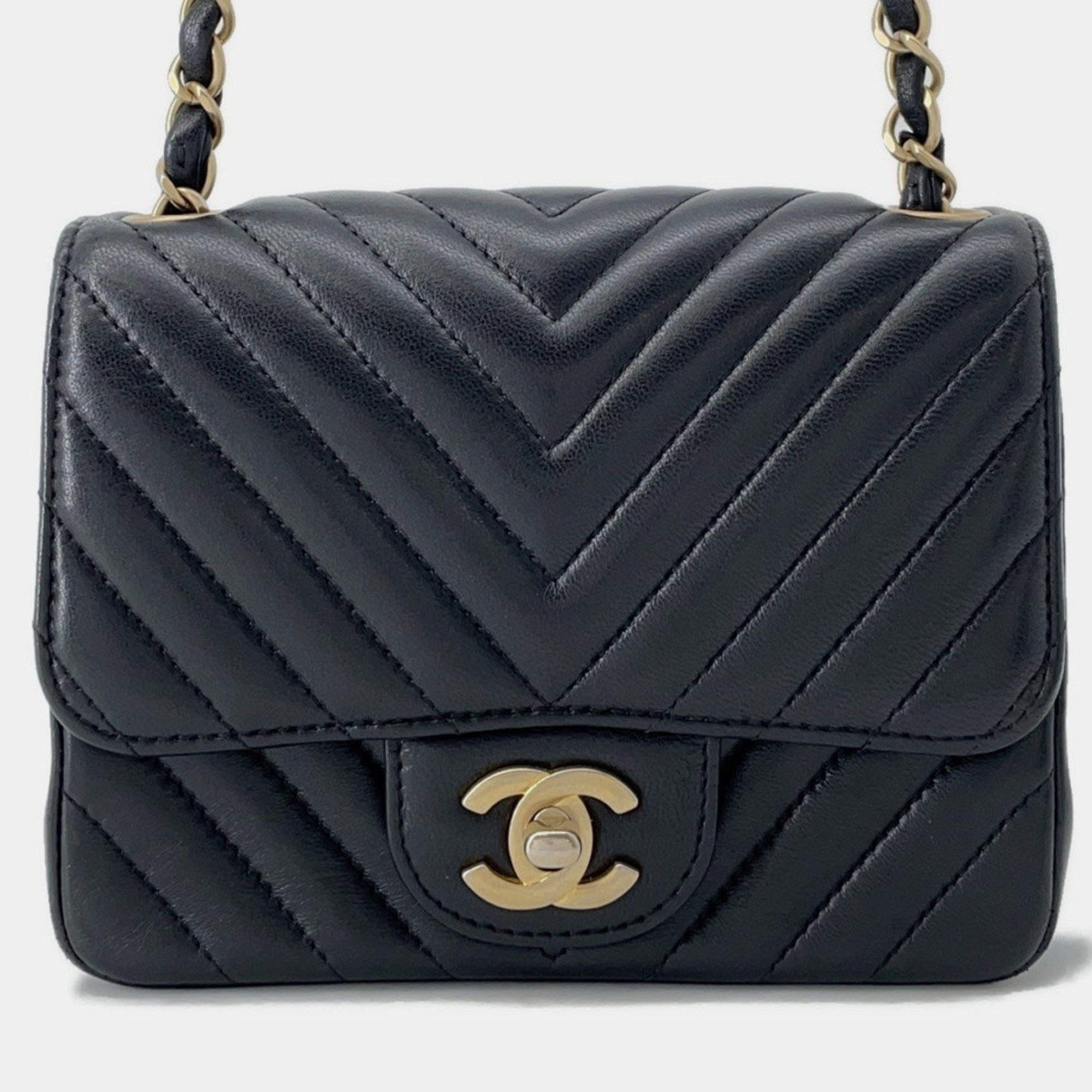 مملوكة مسبقًا Chanel Chain Shoulder Bag With Chevron V-Stitching And Lambskin Leather Black