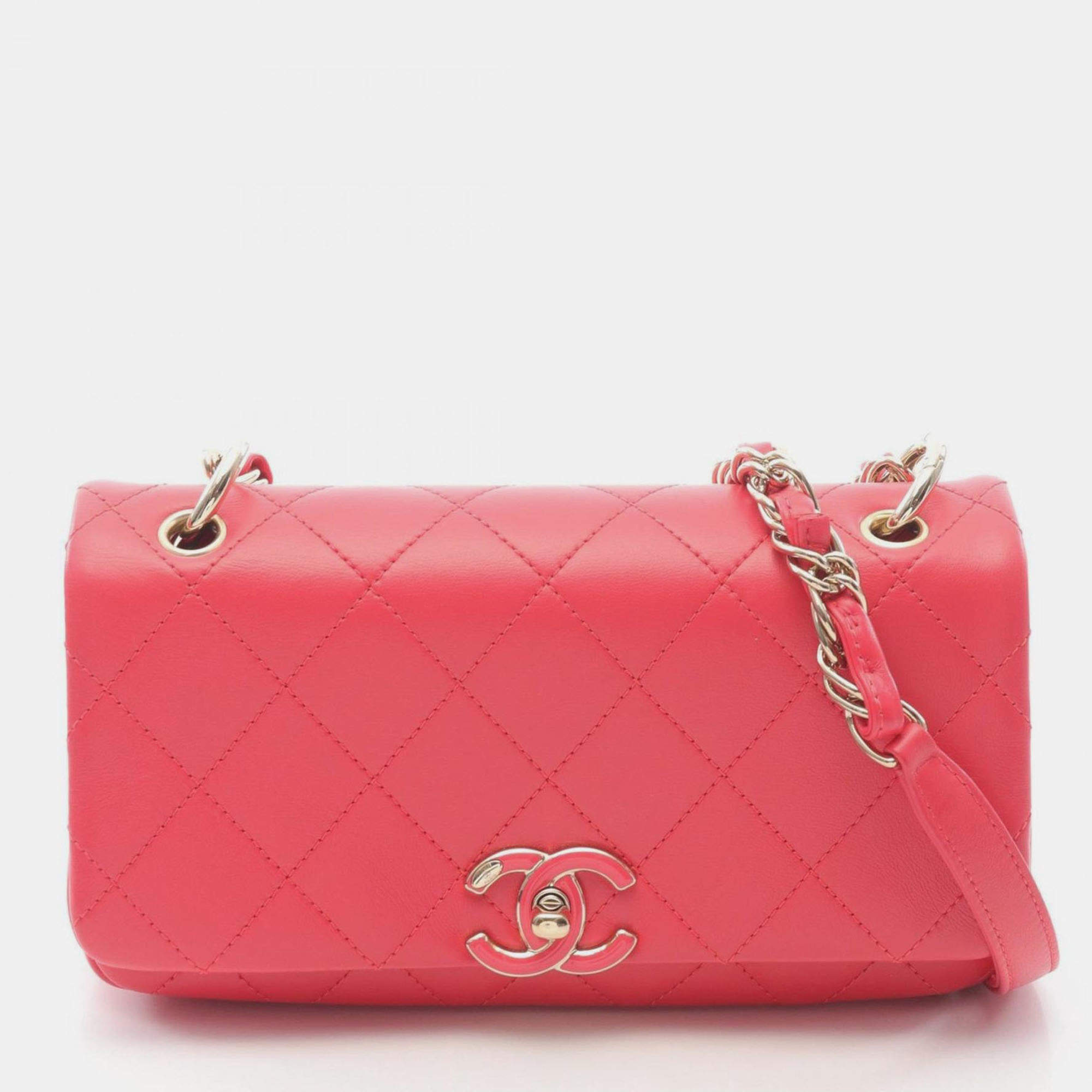 مملوكة مسبقًا Chanel Matelasse Shoulder Bag In Lambskin Leather Red
