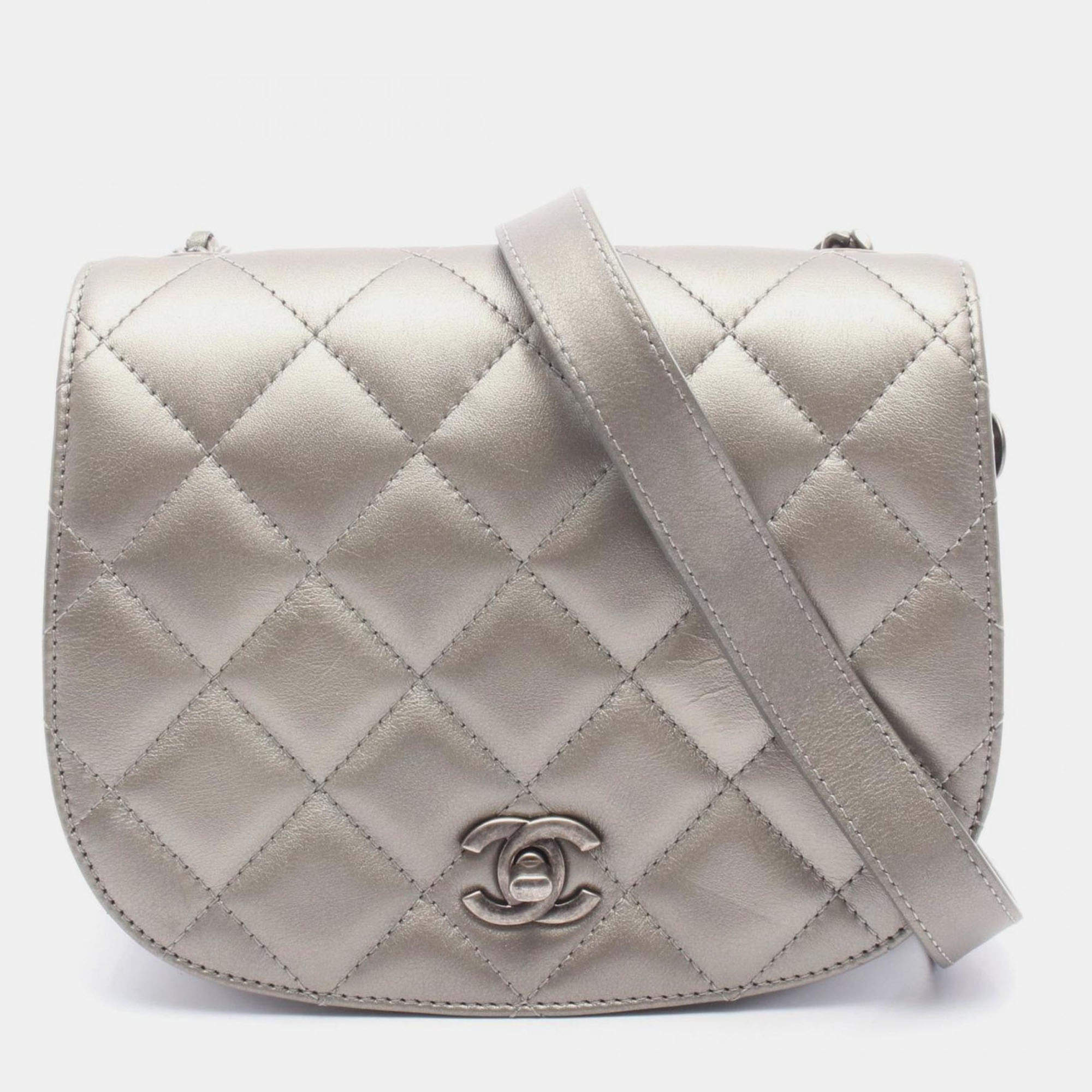 Pre Owned Chanel Shoulder Bag Leather Gold