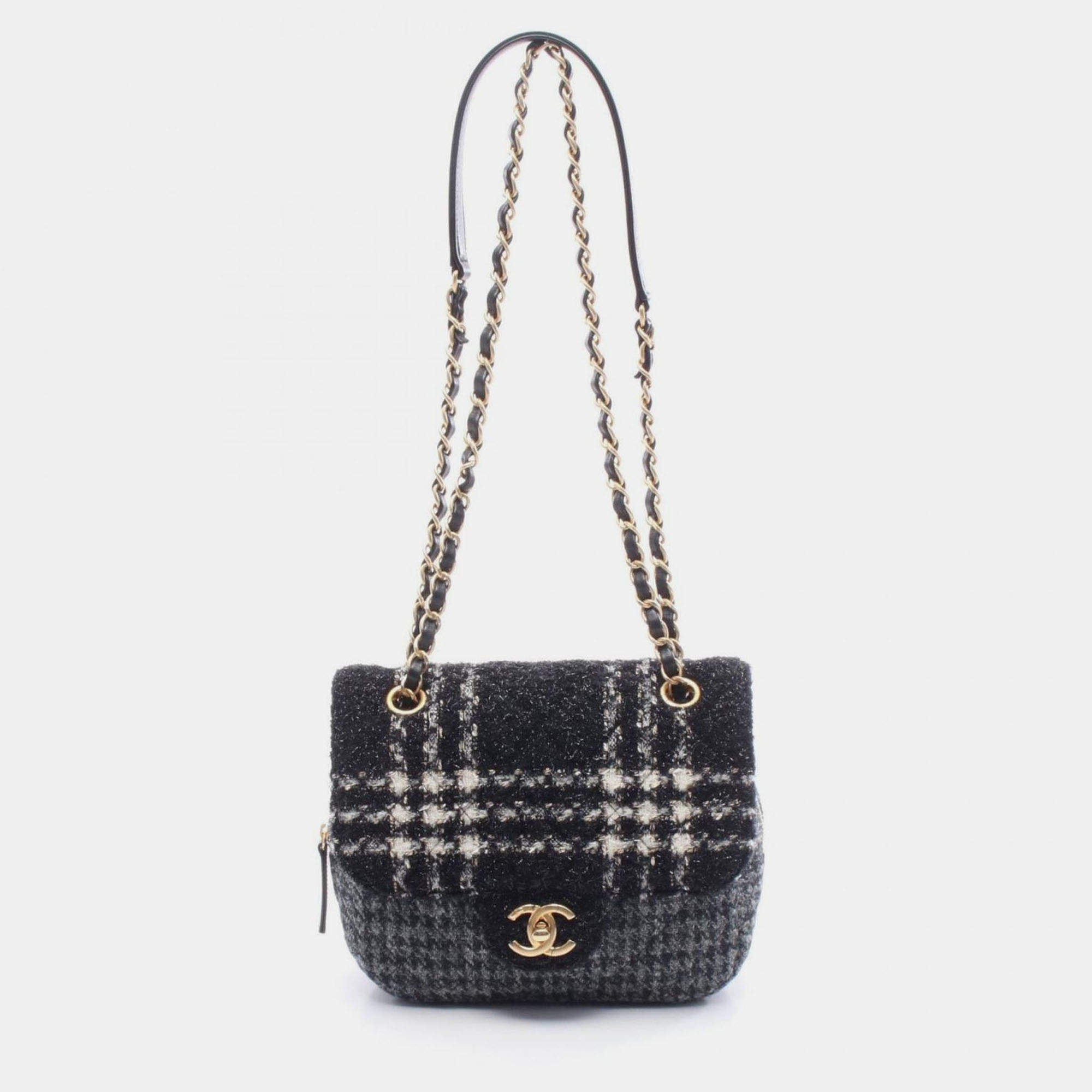 مملوكة مسبقًا Chanel Matelasse Shoulder Bag Wool Fabric Black White Gray