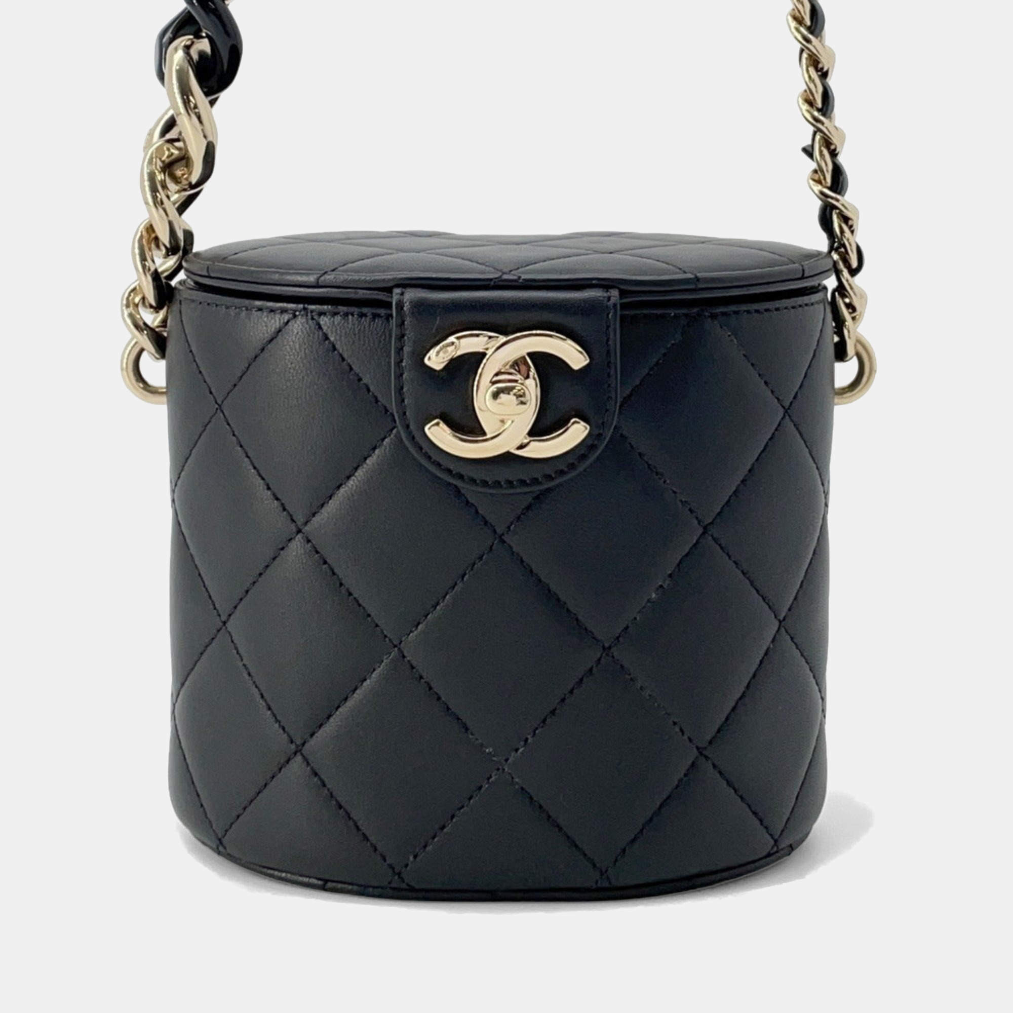 مملوكة مسبقًا Chanel Chain Shoulder Bag Coco Mark Matelasse Vanity Black