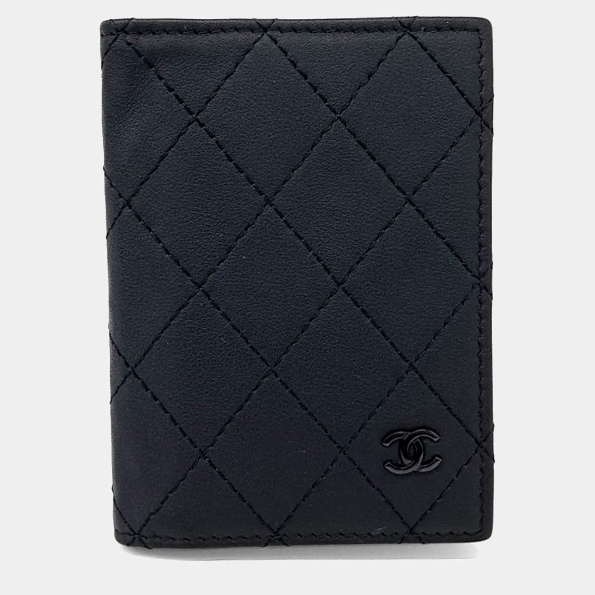 مملوكة مسبقًا Chanel Black Leather card wallet