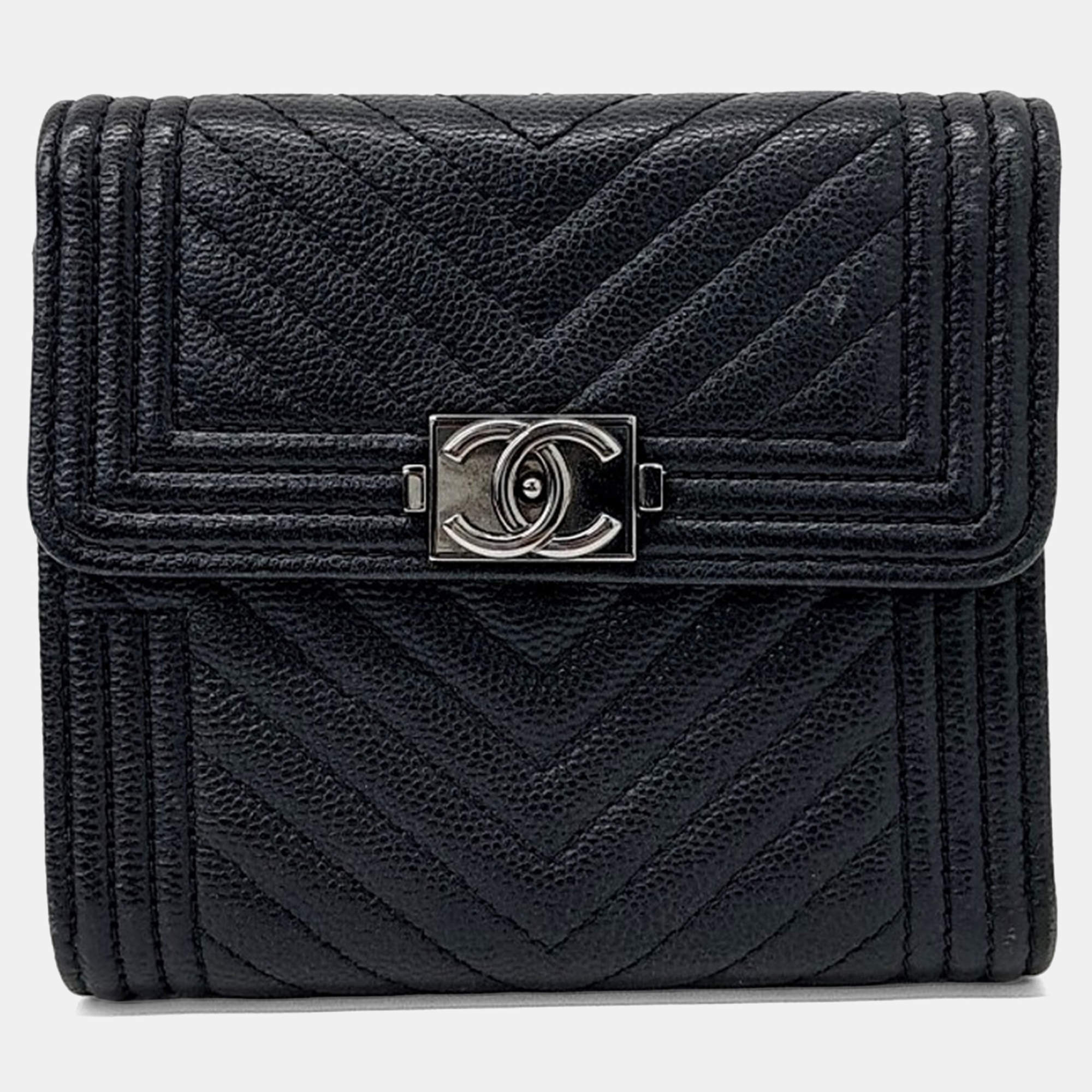 Pre Owned Chanel Black Caviar Boy Chevron Bifold Wallet
