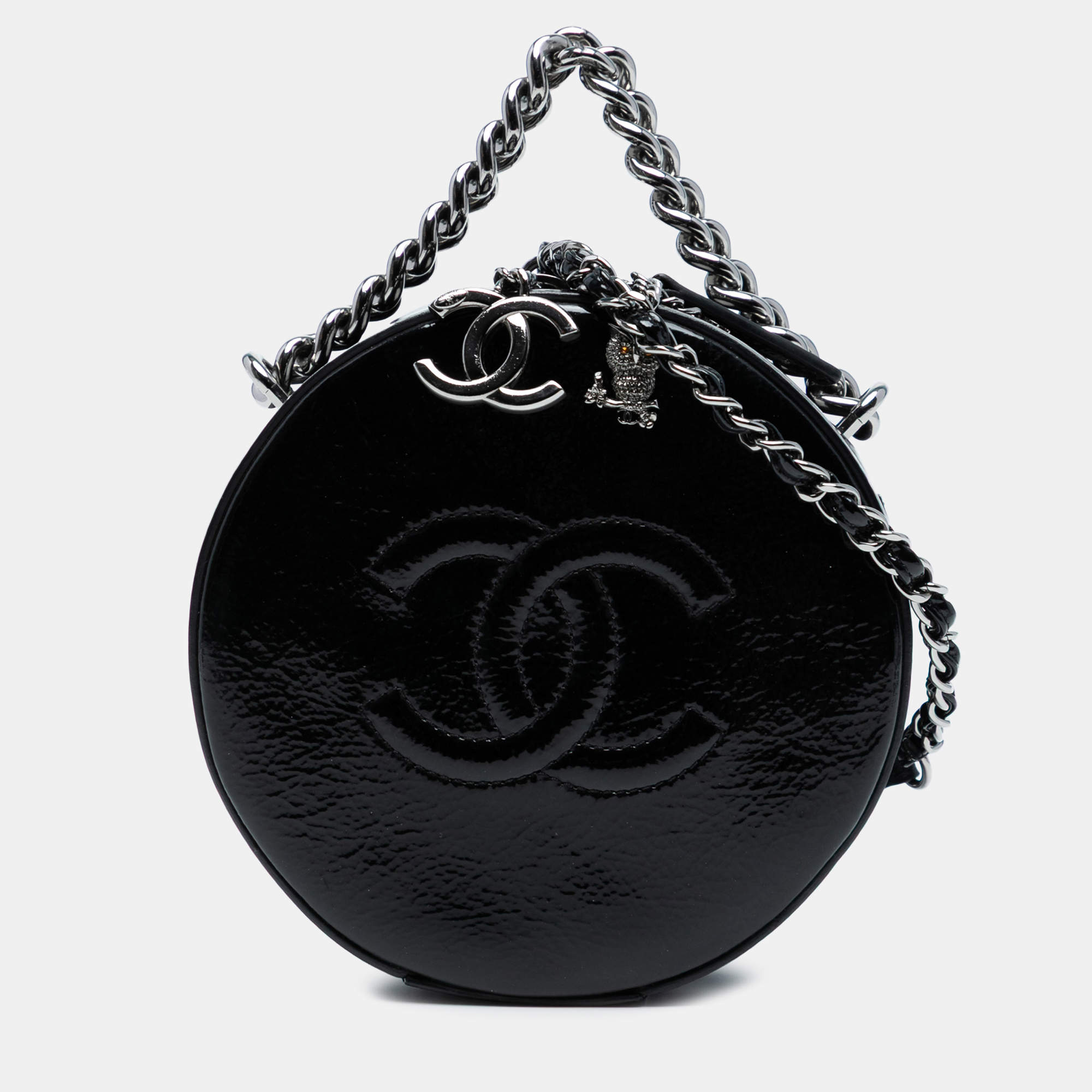 مملوكة مسبقًا Chanel Black Patent Leather Round As Earth Crossbody