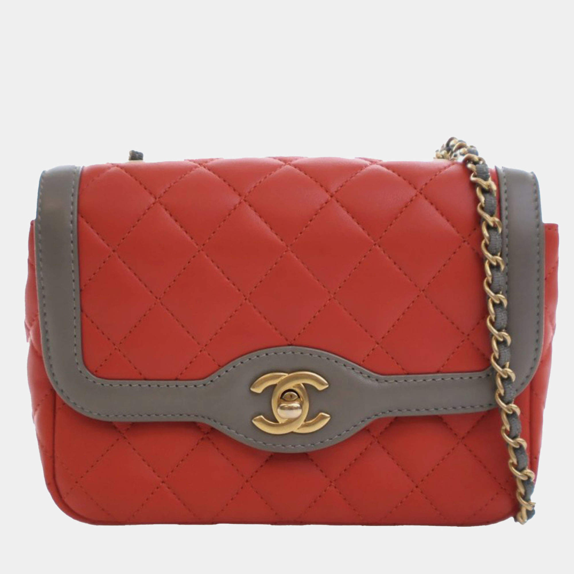 مملوكة مسبقًا Chanel Red Mini Quilted Lambskin Two Tone Day Flap