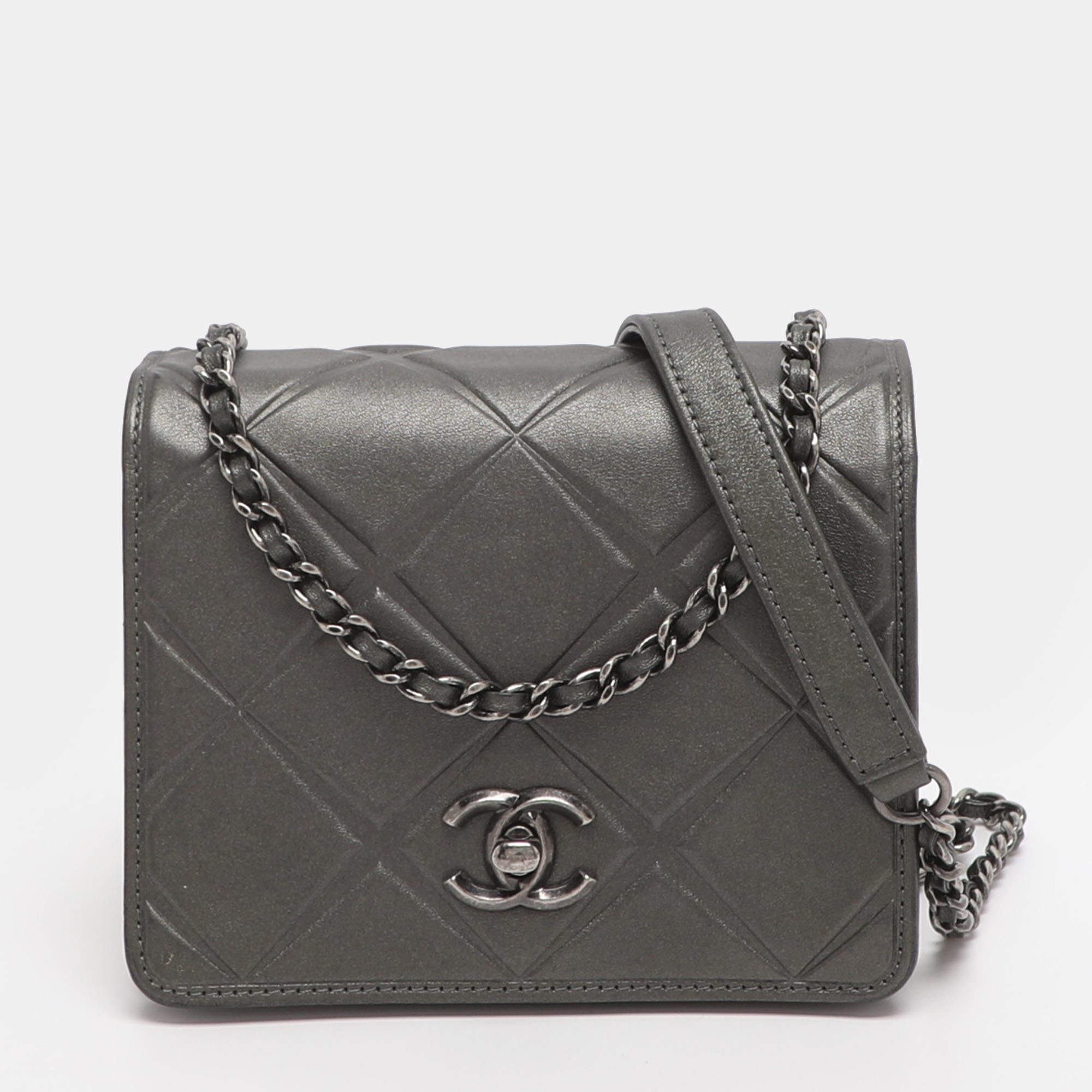 مملوكة مسبقًا Chanel Propeller Mini Metallic Grey Leather Flap Bag