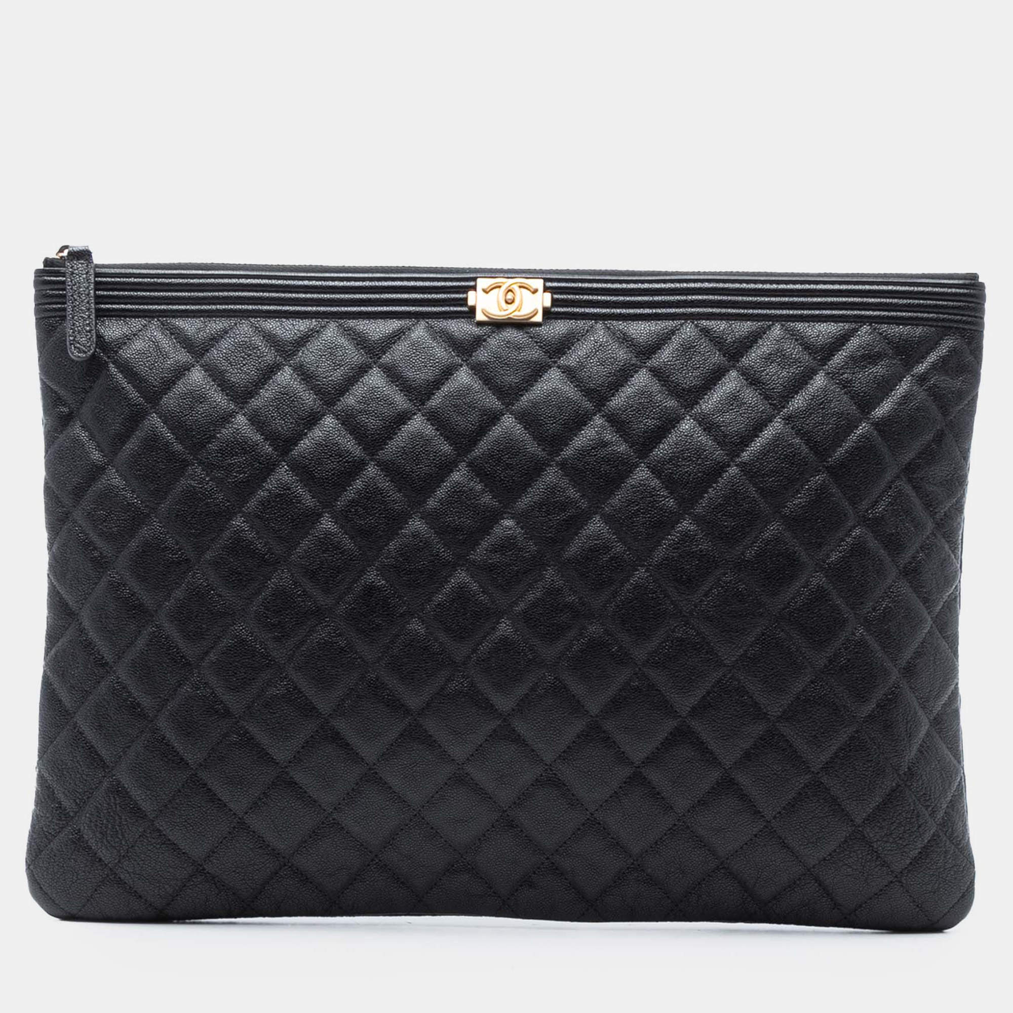 مملوكة مسبقًا Chanel Black Large Quilted Caviar Boy O Case Clutch
