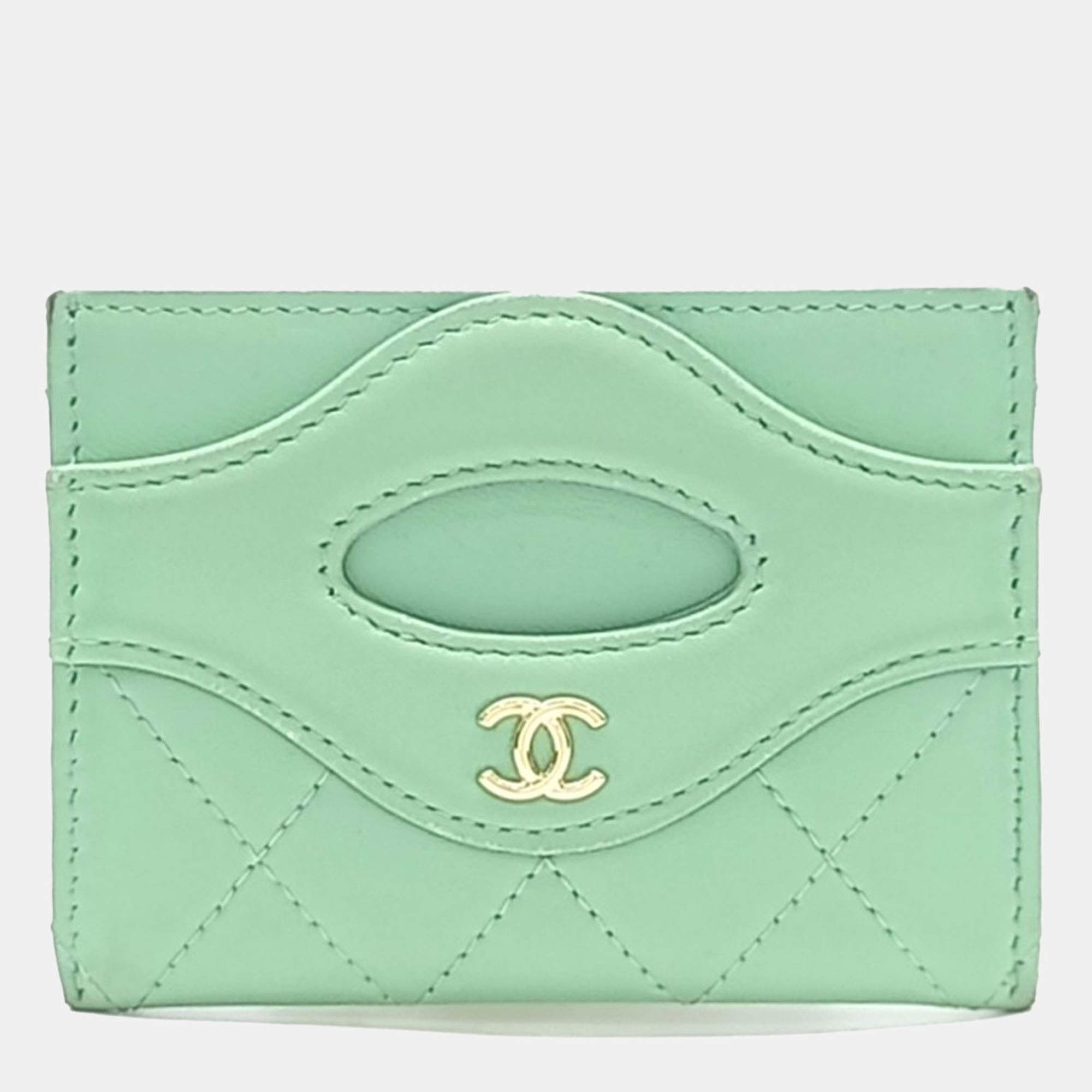 مملوكة مسبقًا Chanel Mint Green 31 Card Wallet