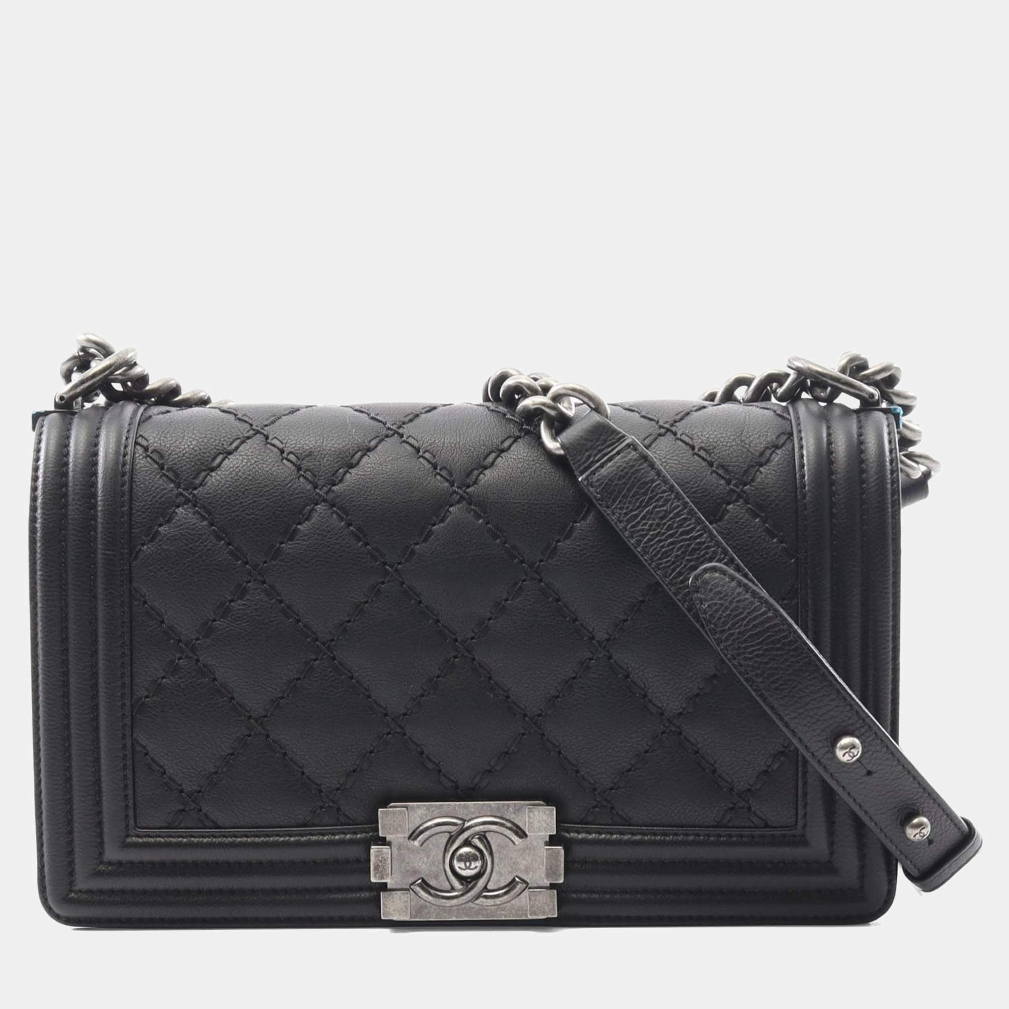 مملوكة مسبقًا Chanel Boy Chanel Shoulder Bag Leather Black