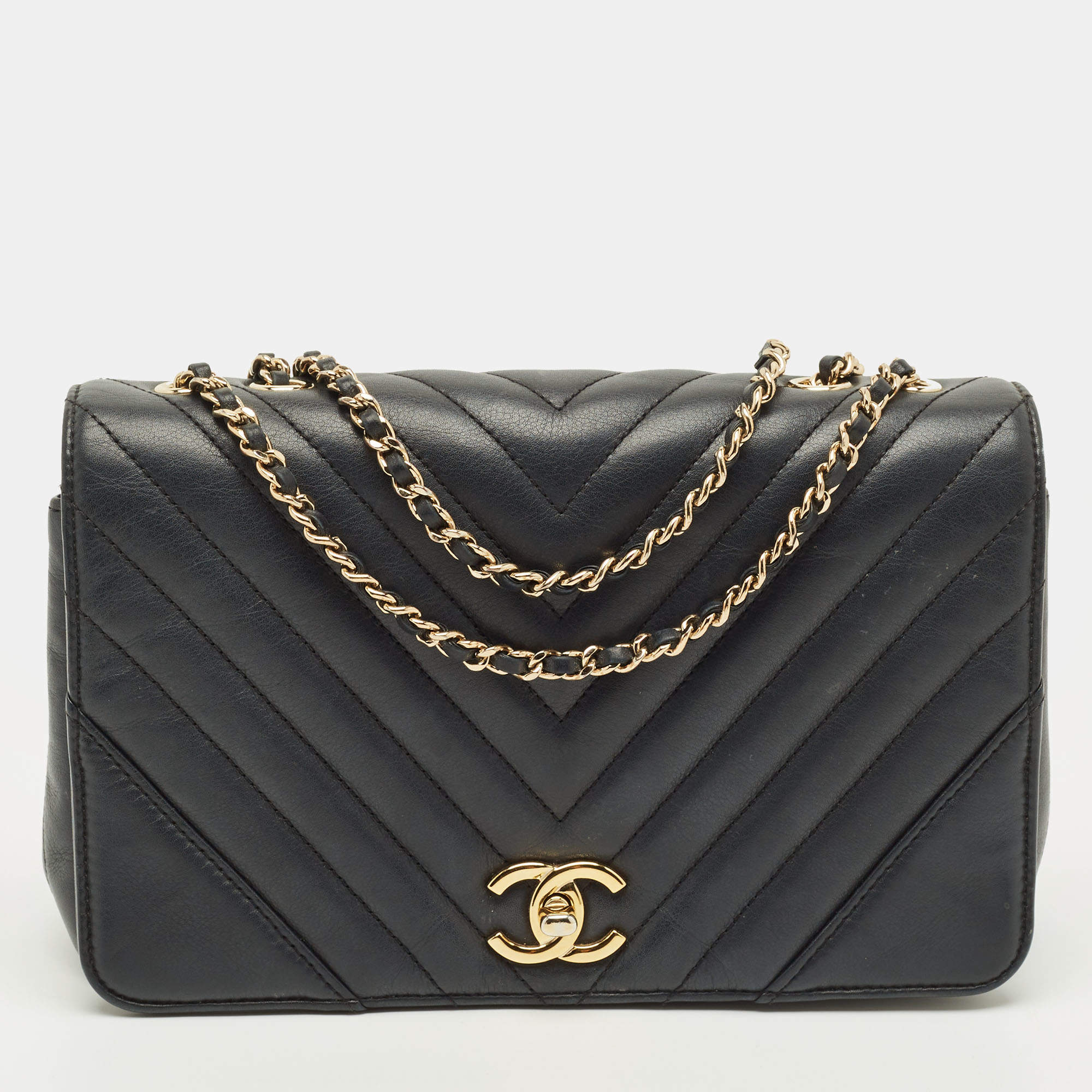 مملوكة مسبقًا Chanel Statement Medium Black Chevron Leather Flap Bag