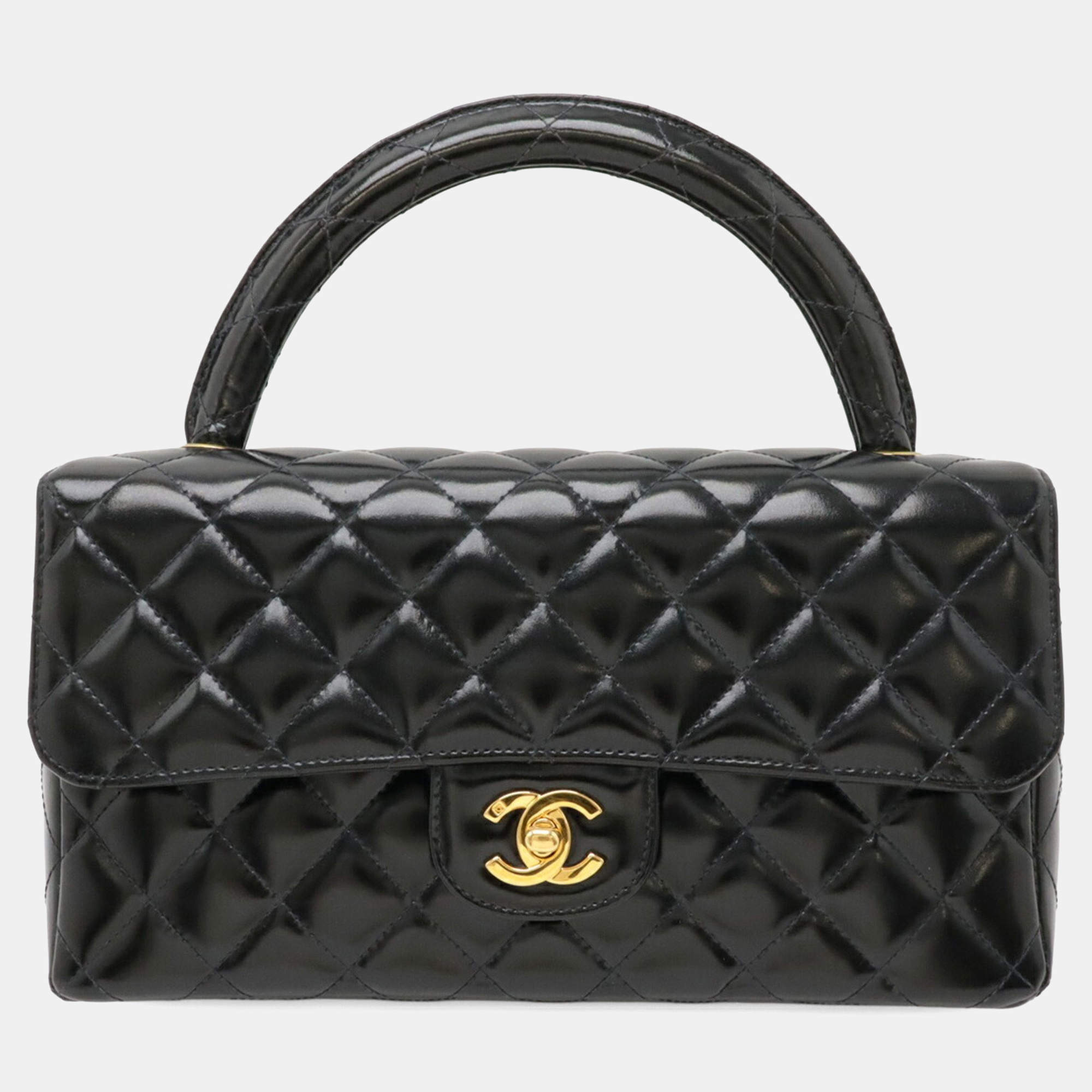 مملوكة مسبقًا Chanel Matelasse Handbag Black Patent Leather