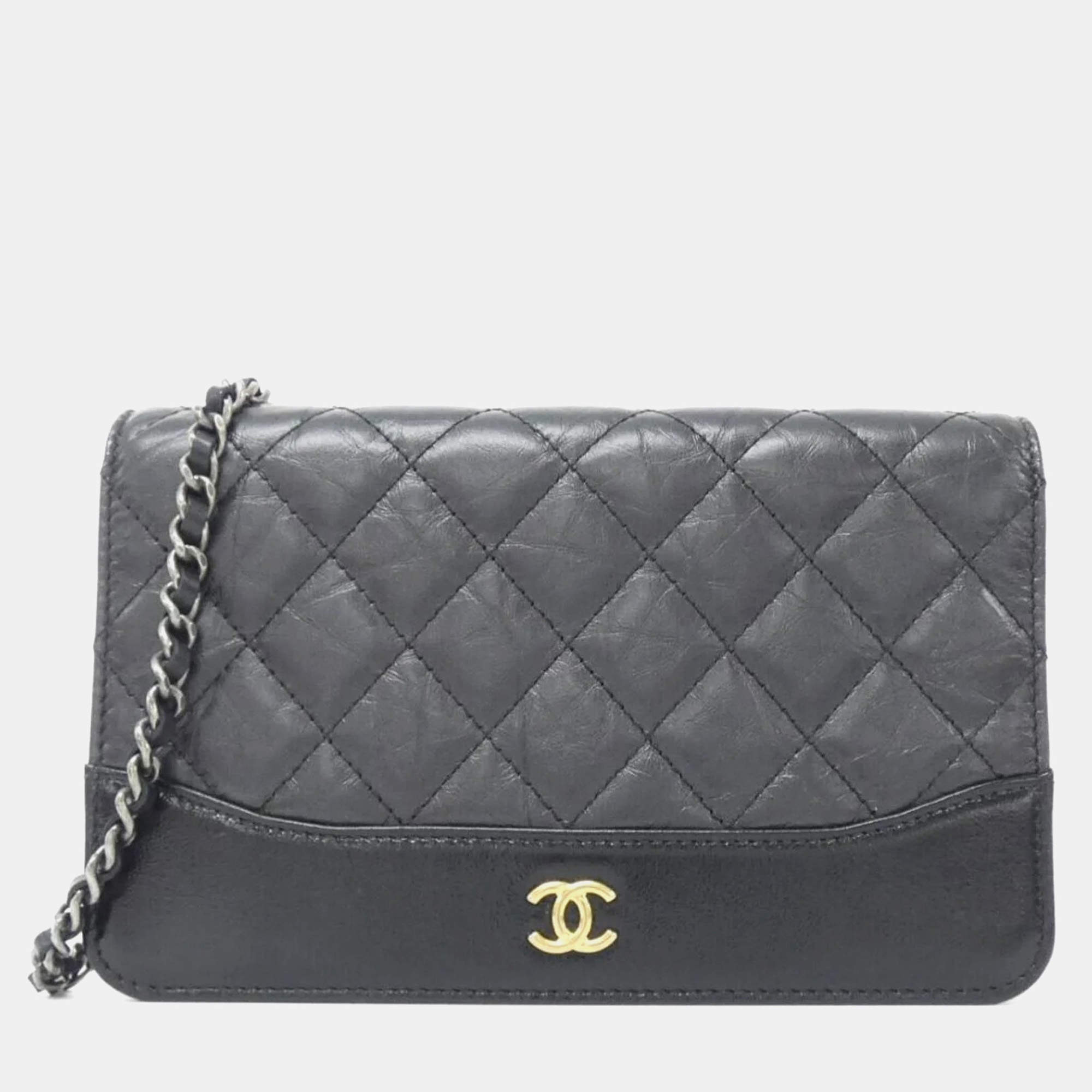 مملوكة مسبقًا Chanel Gabriel Line Chain Wallet