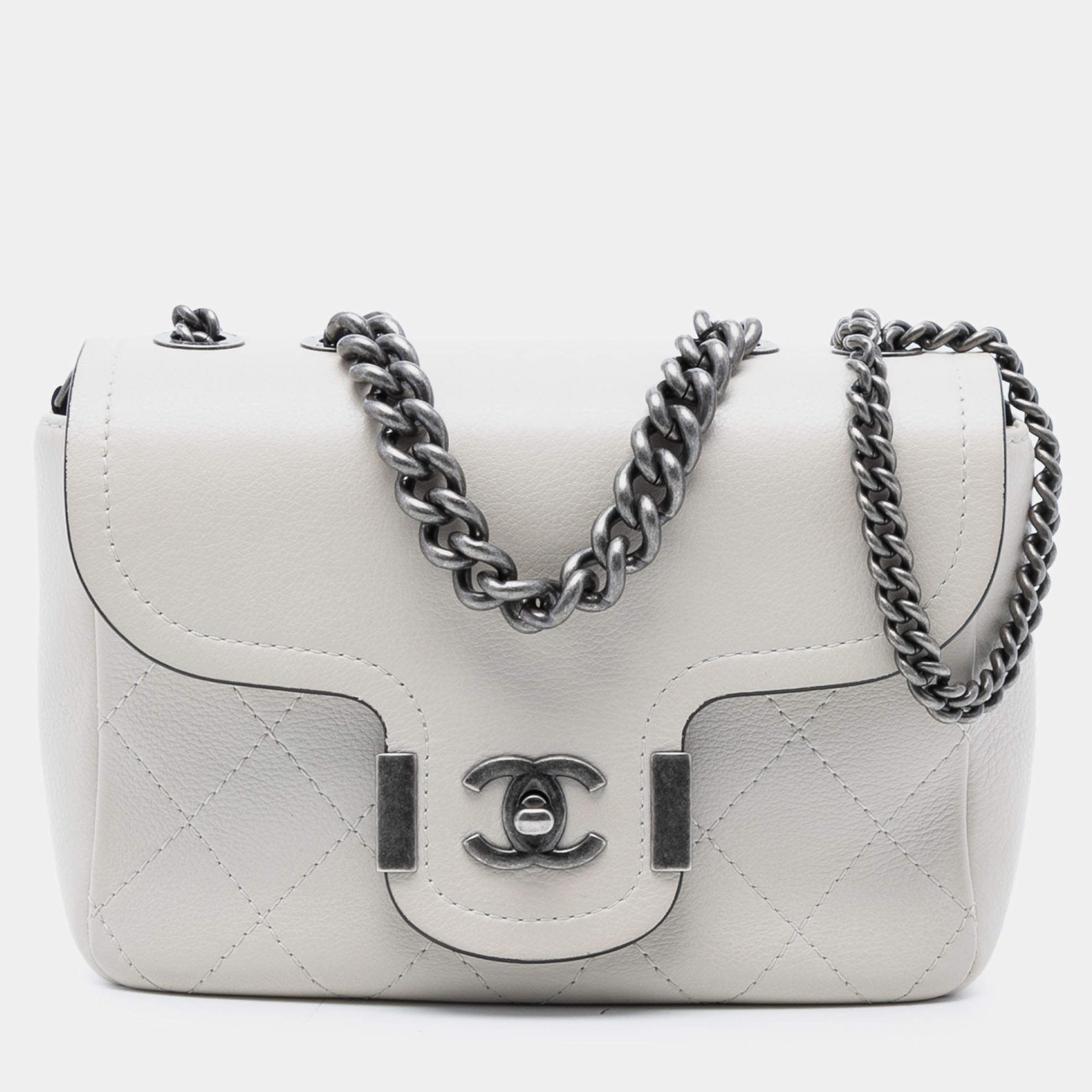 مملوكة مسبقًا Chanel White Paris-Greece Calfskin Archi Chic Flap