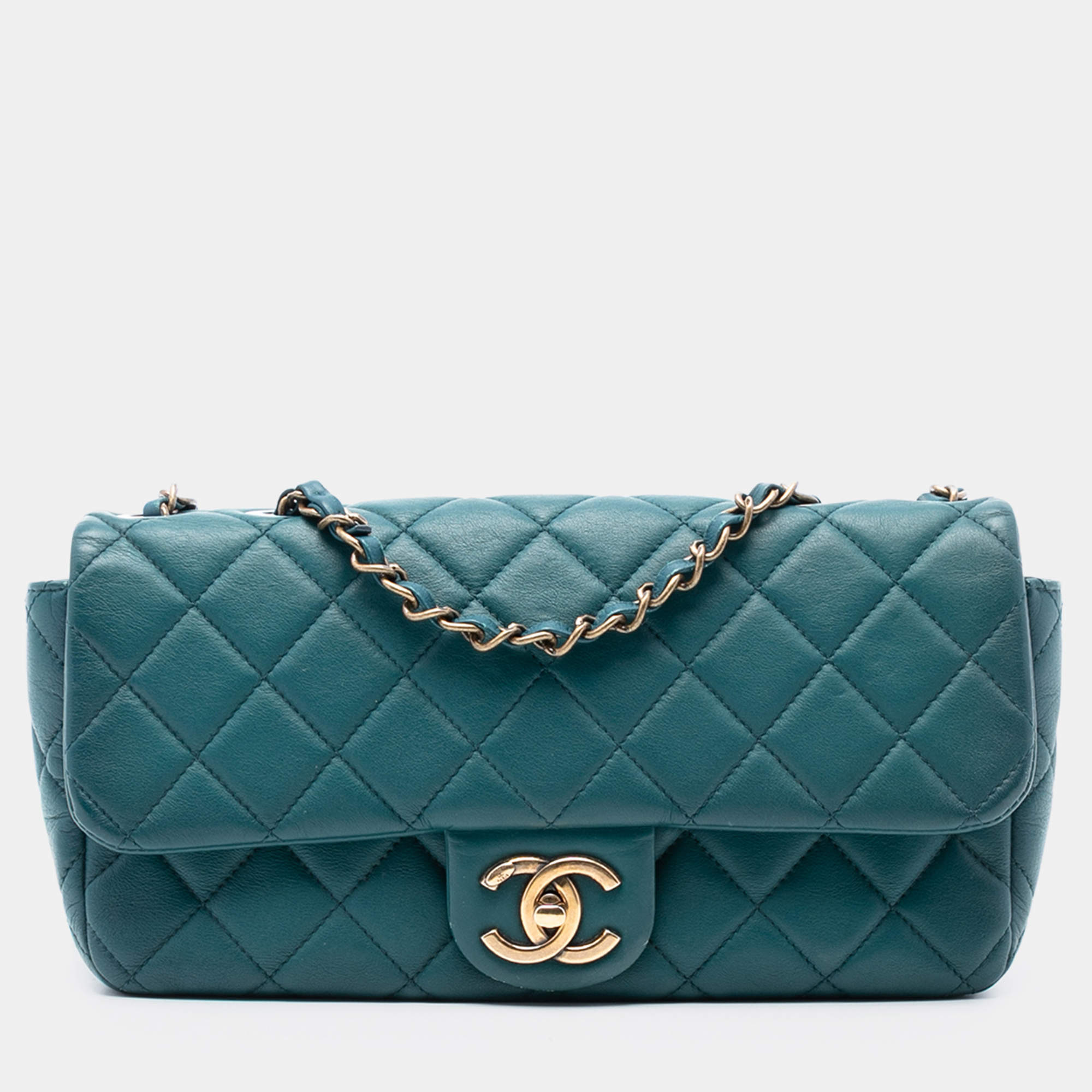 مملوكة مسبقًا Chanel Blue CC Quilted Lambskin East West Single Flap