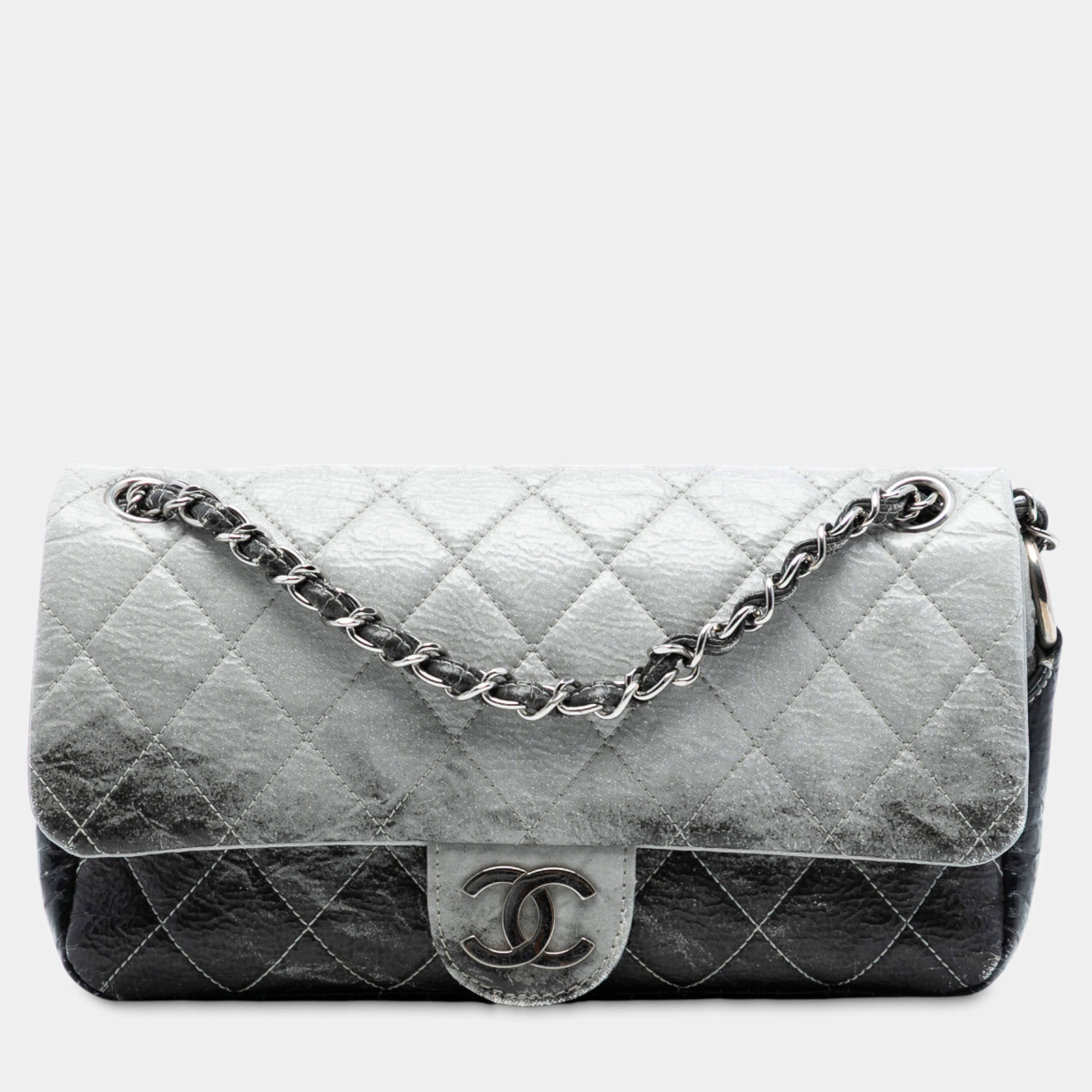 مملوكة مسبقًا حقيبة شانيل صغيرة رمادية سي سي مبطنة فينيل ميلروز متدرج فلاب